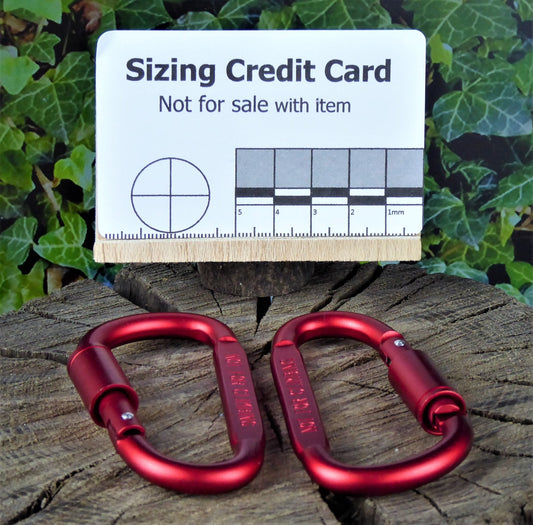 2 x Red Smooth Screw gate Carabiner. Great to attach to backpacks, bags, keyrings, kettles, tents, and ropes. NOT FOR CLIMBING or HEAVY WEIGHTS Carabiner Huggins Attic    [Huggins attic]
