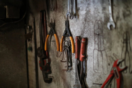 Essential Tools for Efficient Off-Grid Prepping - Hugginsattic