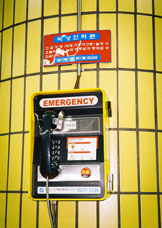 Stay Connected in Crises: The Ultimate Emergency Communication Guide - Hugginsattic