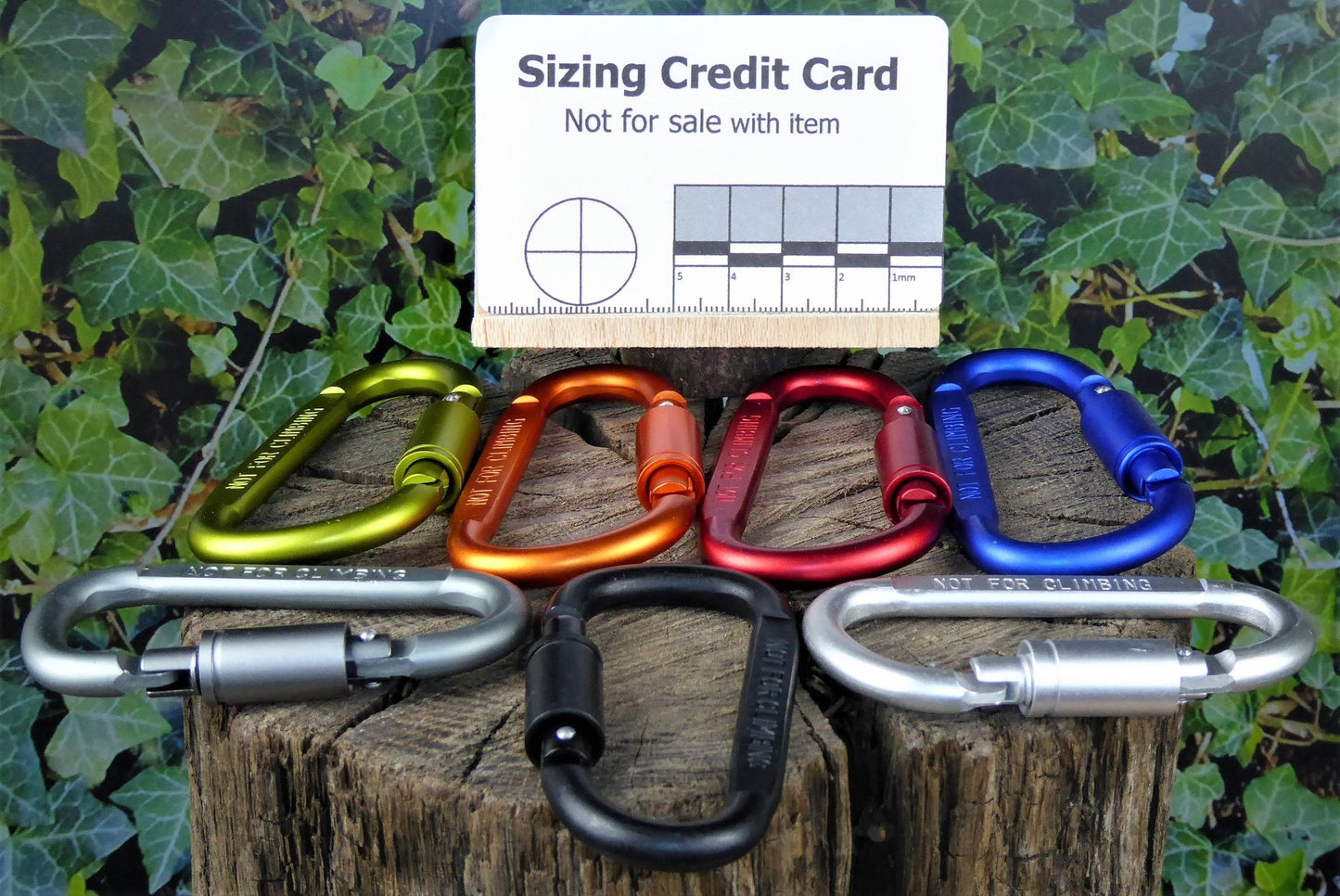 2 x Green Smooth Screw gate Carabiner. Great to attach to backpacks, bags, keyrings, kettles, tents, and ropes. NOT FOR CLIMBING or HEAVY WEIGHTS  Huggins Attic    [Huggins attic]