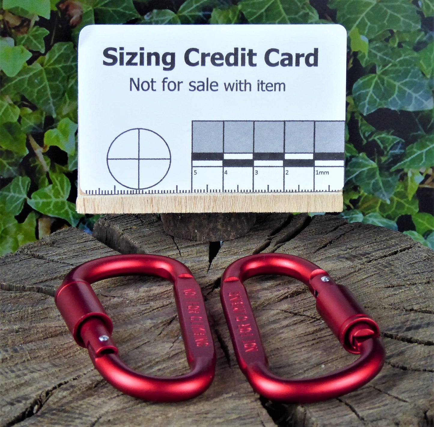 2 x Red Smooth Screw gate Carabiner. Great to attach to backpacks, bags, keyrings, kettles, tents, and ropes. NOT FOR CLIMBING or HEAVY WEIGHTS Carabiner Huggins Attic    [Huggins attic]