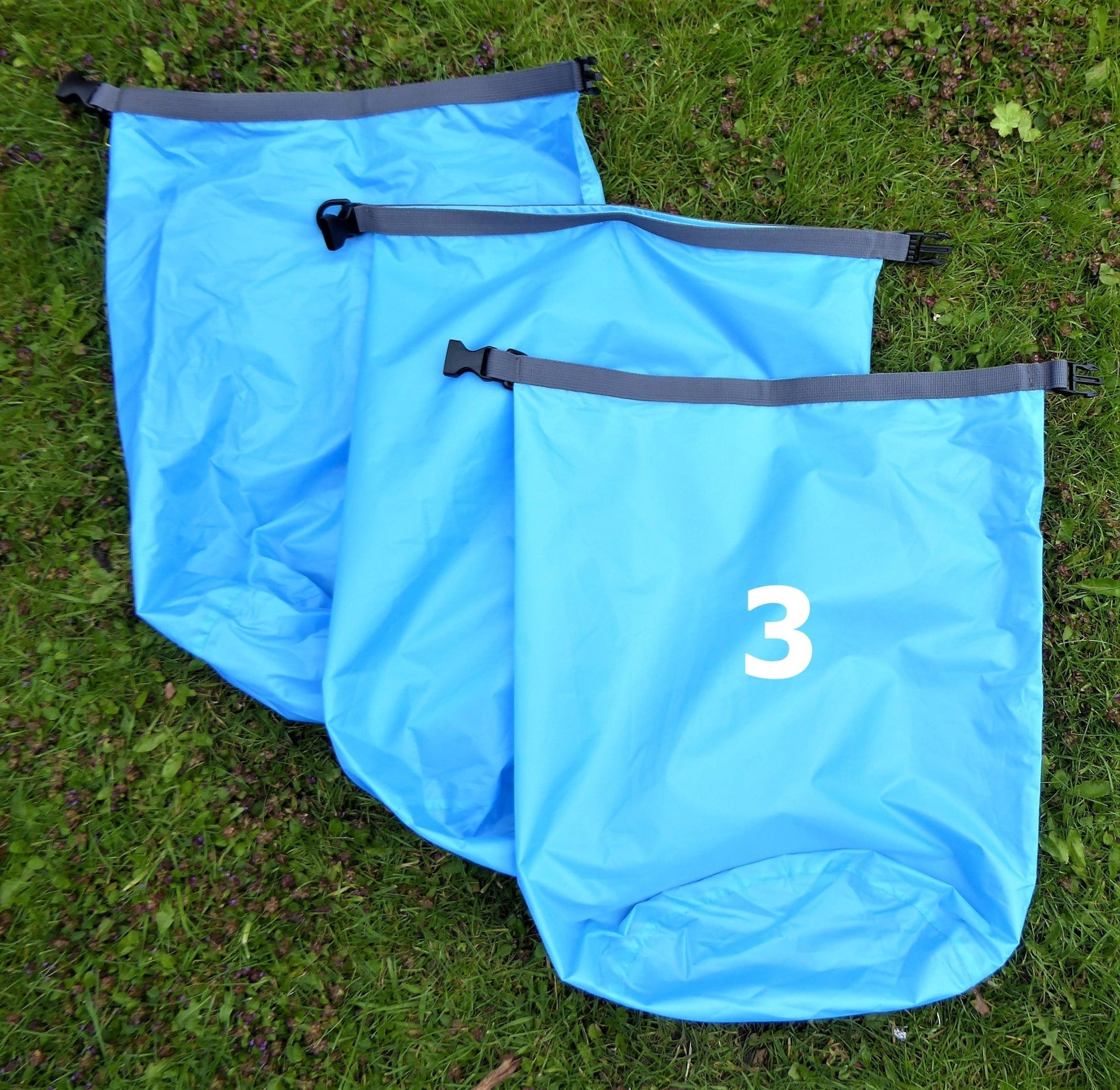 20L Dry Bags a useful and versatile piece of equipment for outdoor activities such as hiking, camping, kayaking, canoeing  Huggins Attic 3   [Huggins attic]