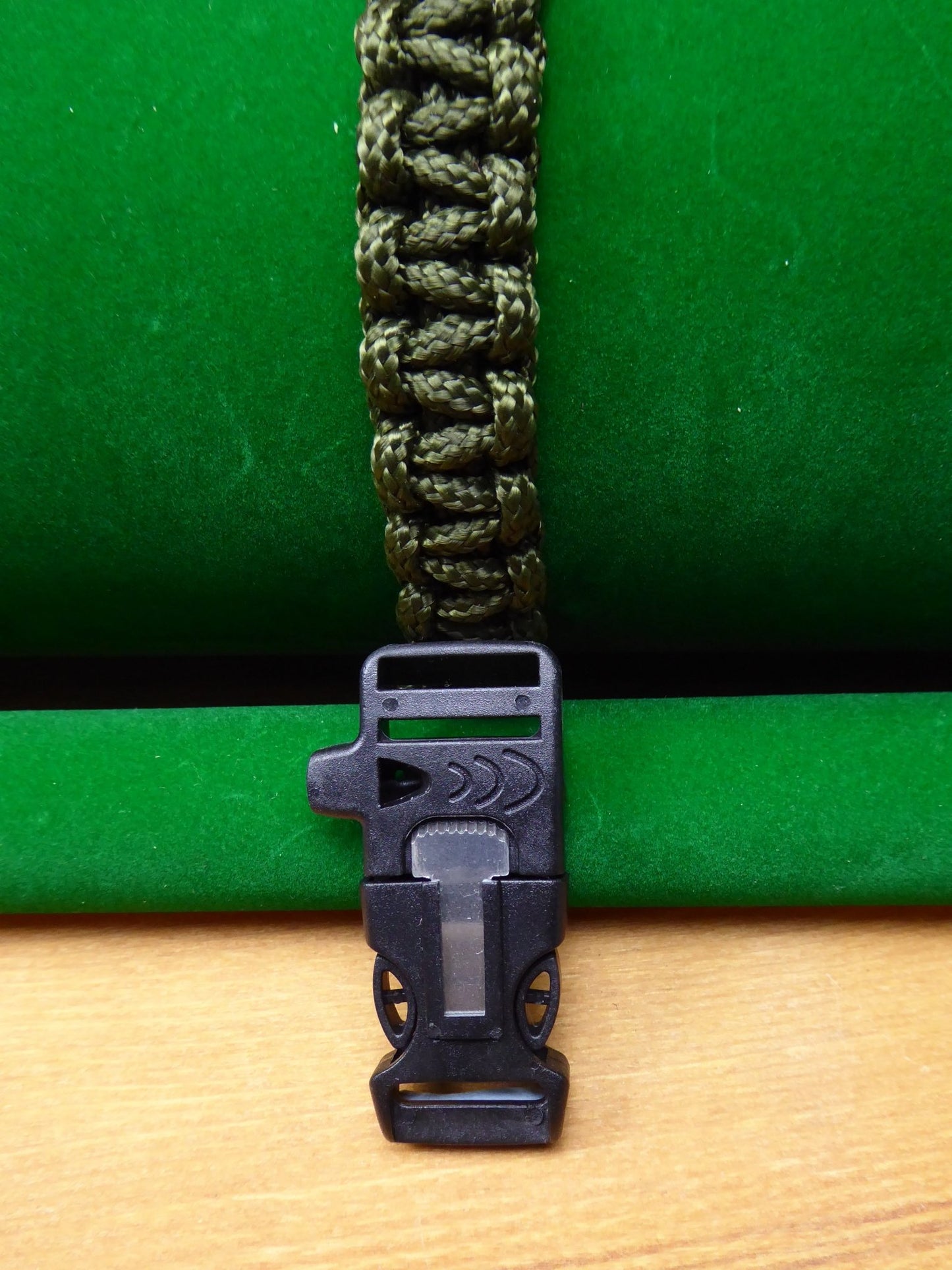Paracord Buckle Bracelet kits with choice of colours Paracord Huggins Attic Army Camo Black Plastic firesteel scraper & whistle Buckle  [Huggins attic]