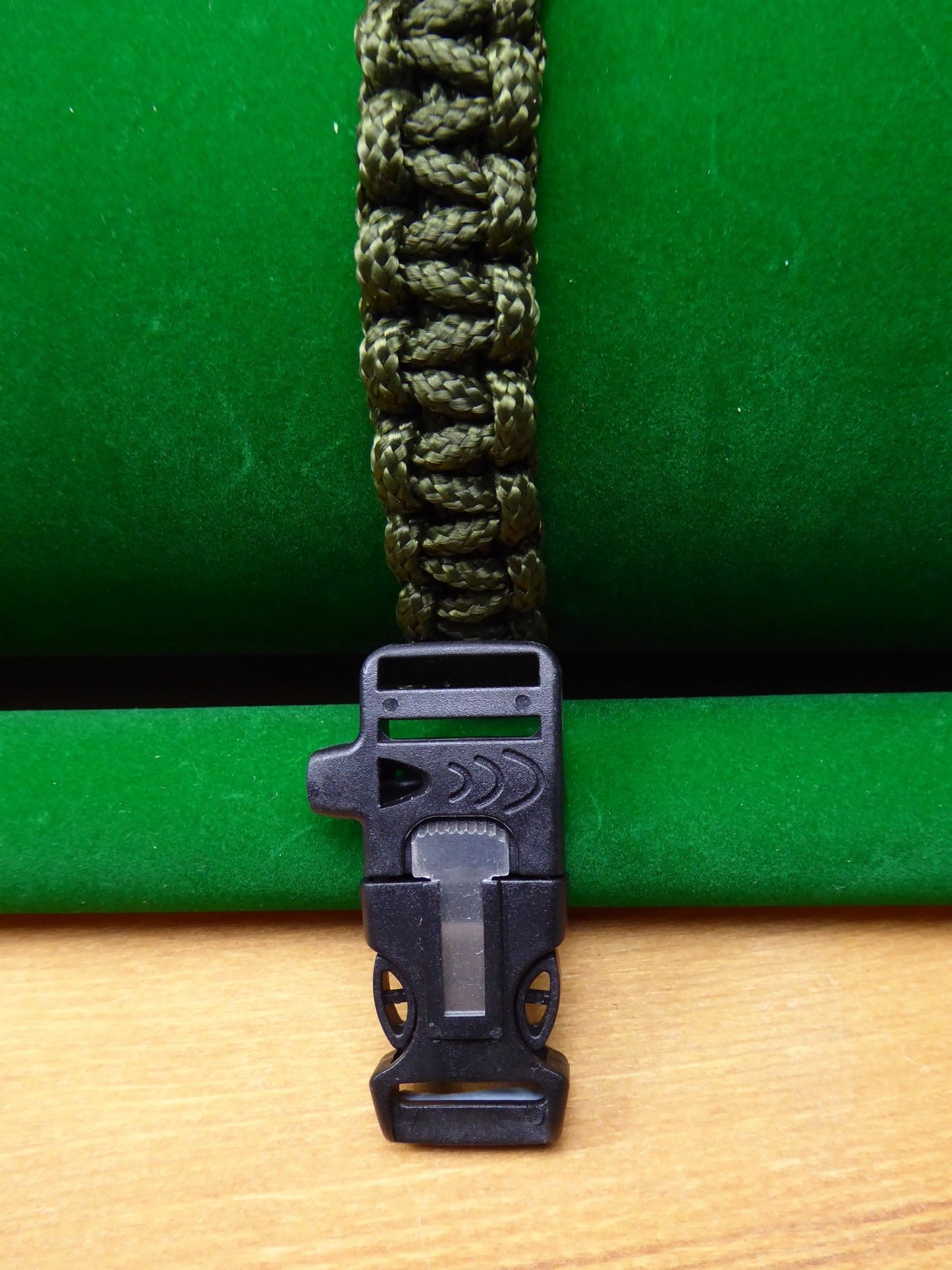Paracord Buckle Bracelet kits choice of colours Paracord Huggins Attic    [Huggins attic]