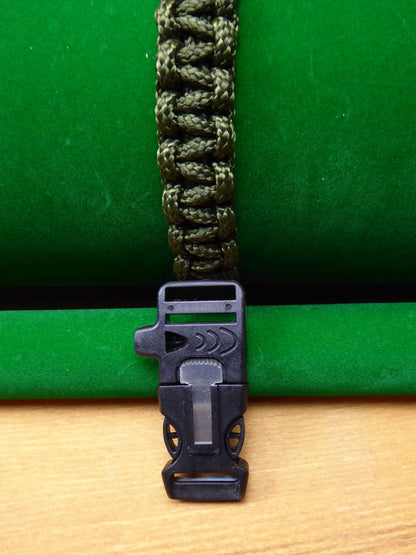 Paracord Buckle Bracelet kits choice of colours Paracord Huggins Attic    [Huggins attic]