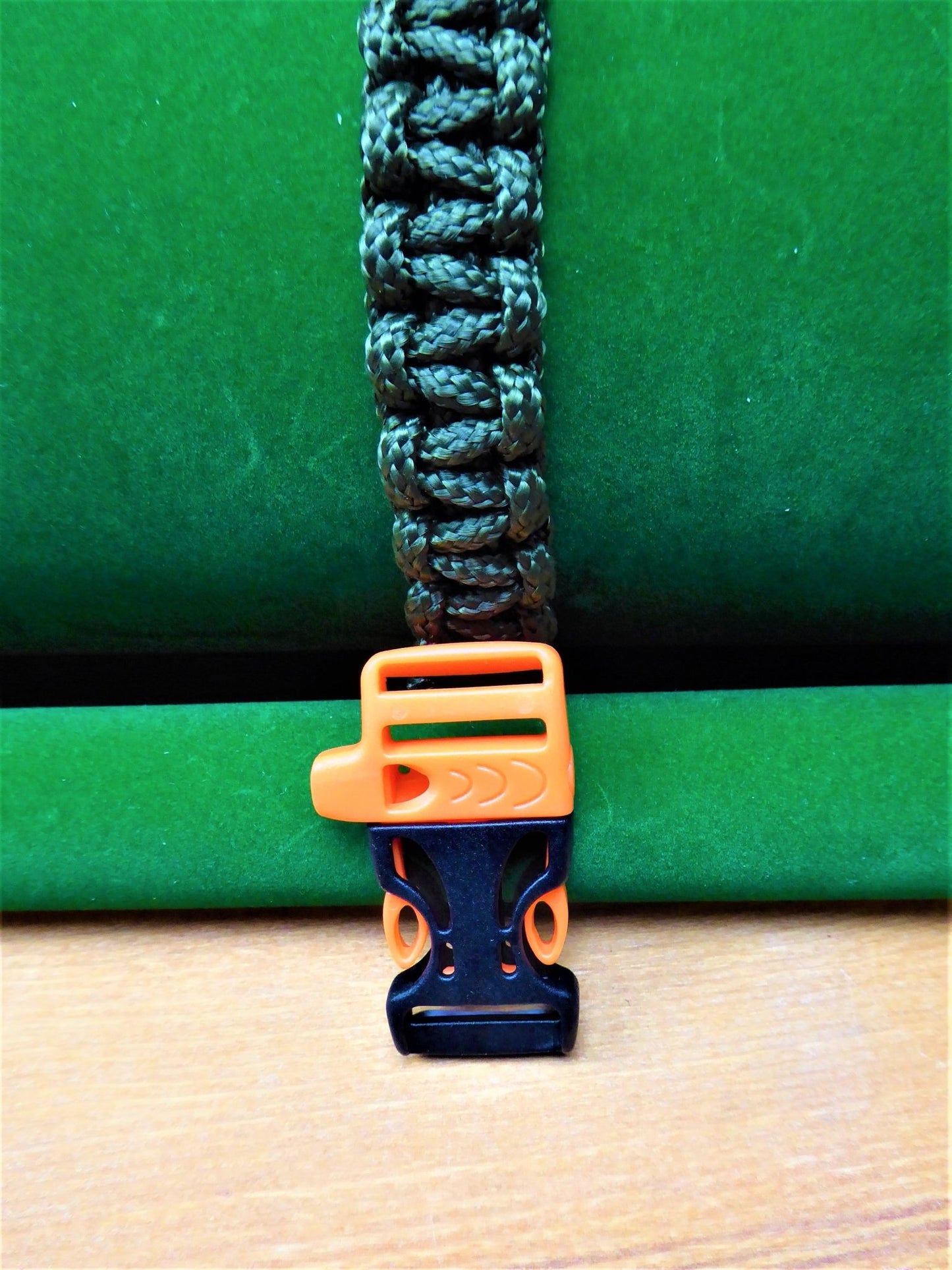 Paracord Buckle Bracelet kits choice of colours Paracord Huggins Attic Army Green Black & Orange whistle  [Huggins attic]