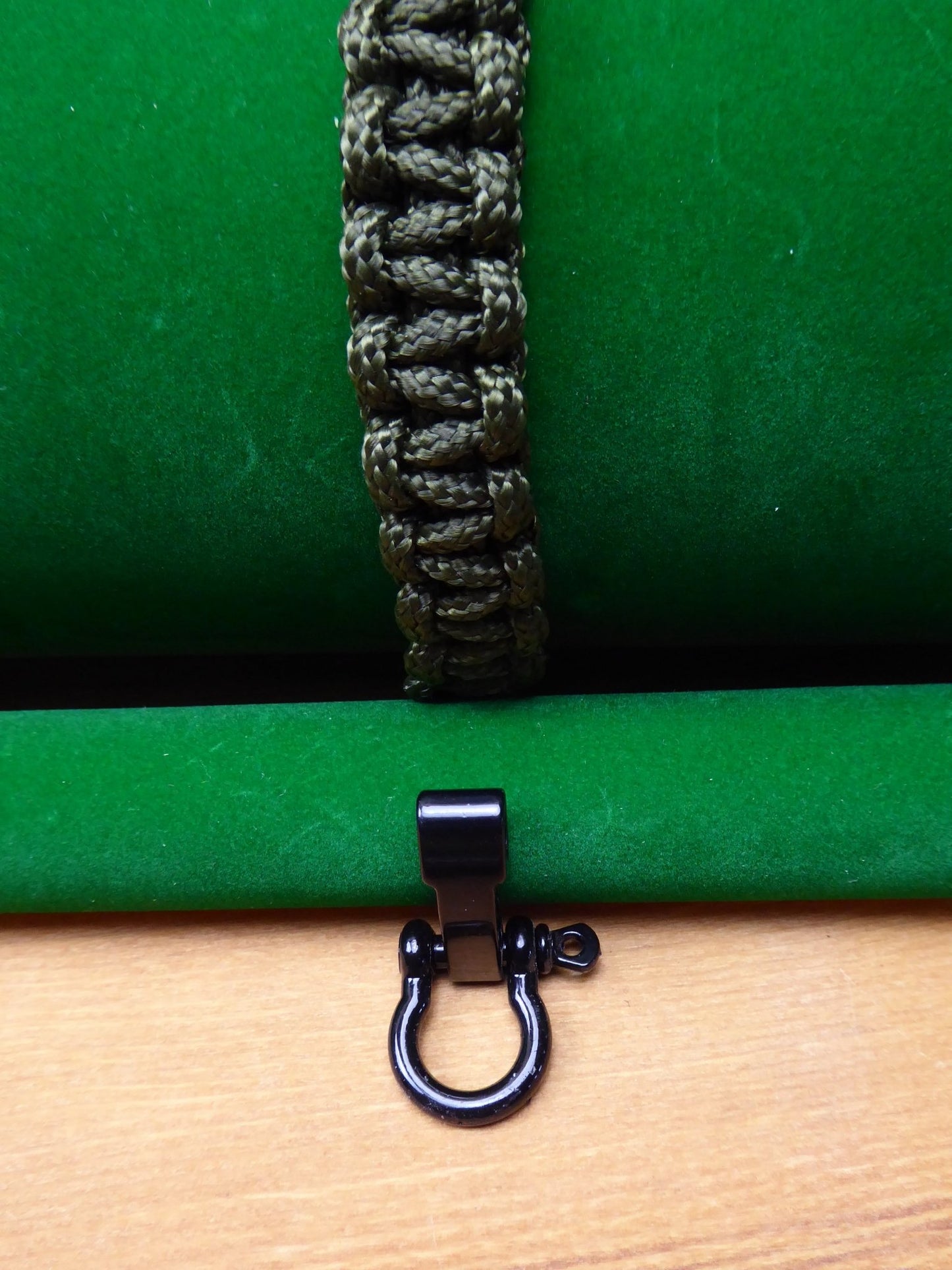 Paracord Buckle Bracelet kits choice of colours Paracord Huggins Attic Army Green Shiny Black Buckle  [Huggins attic]