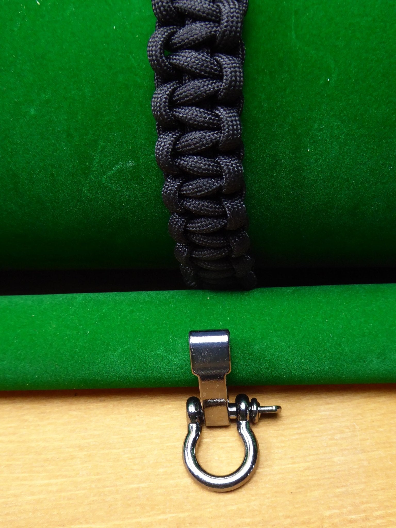 Paracord Buckle Bracelet kits with choice of colours Paracord Huggins Attic Black Gun metal Buckle  [Huggins attic]
