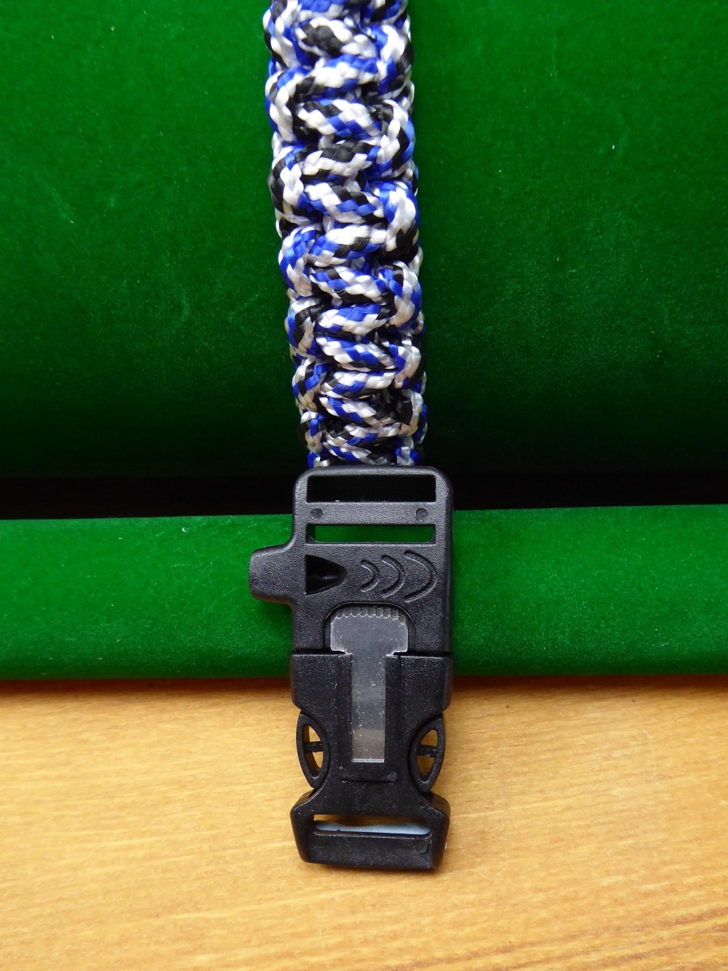 Paracord Buckle Bracelet kits with choice of colours Paracord Huggins Attic Blue Camo Black Plastic firesteel scraper & whistle Buckle  [Huggins attic]