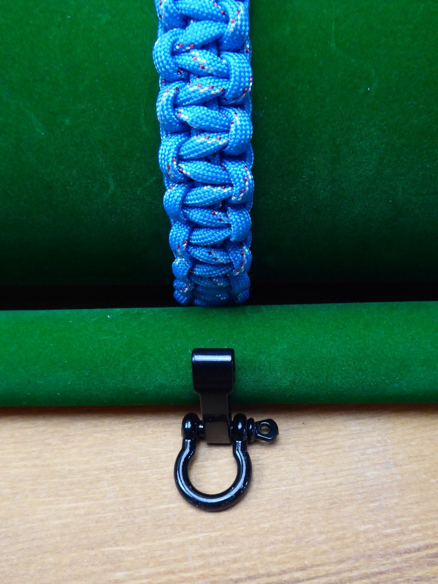 Paracord Buckle Bracelet kits with choice of colours Paracord Huggins Attic Blue with Black & White Dashes Shiny Black Buckle  [Huggins attic]