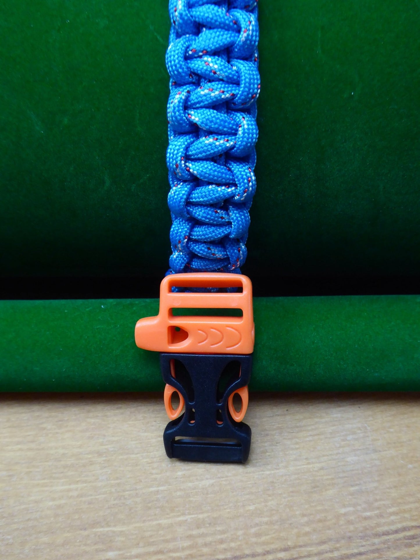 Paracord Buckle Bracelet kits with choice of colours Paracord Huggins Attic Blue with Black & White Dashes Black & Orange plastic whistle Buckle  [Huggins attic]