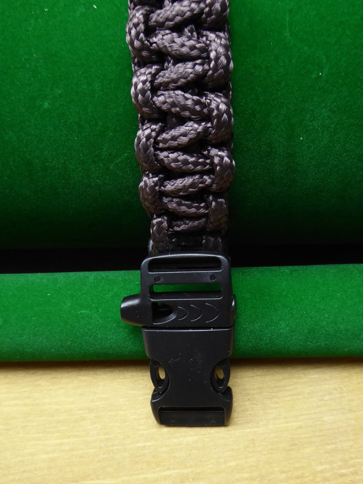 Brown Paracord with choice of Buckle Bracelet kit Paracord Huggins Attic Black Plastic whistle   [Huggins attic]