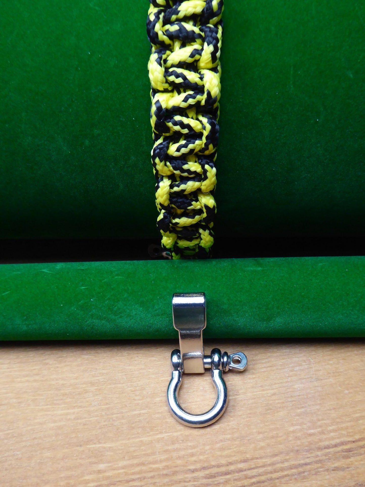 Bumblebee Paracord choice of Buckle Bracelet kit Paracord Huggins Attic Silver Look Metal Buckle   [Huggins attic]