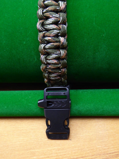 Green Camo Paracord Buckle Bracelet kit Paracord Huggins Attic Black Plastic whistle [Huggins attic]