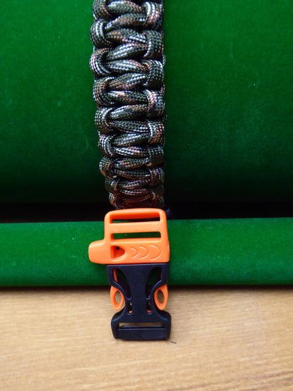 Green Camo Paracord Buckle Bracelet kit Paracord Huggins Attic Black & Orange whistle [Huggins attic]