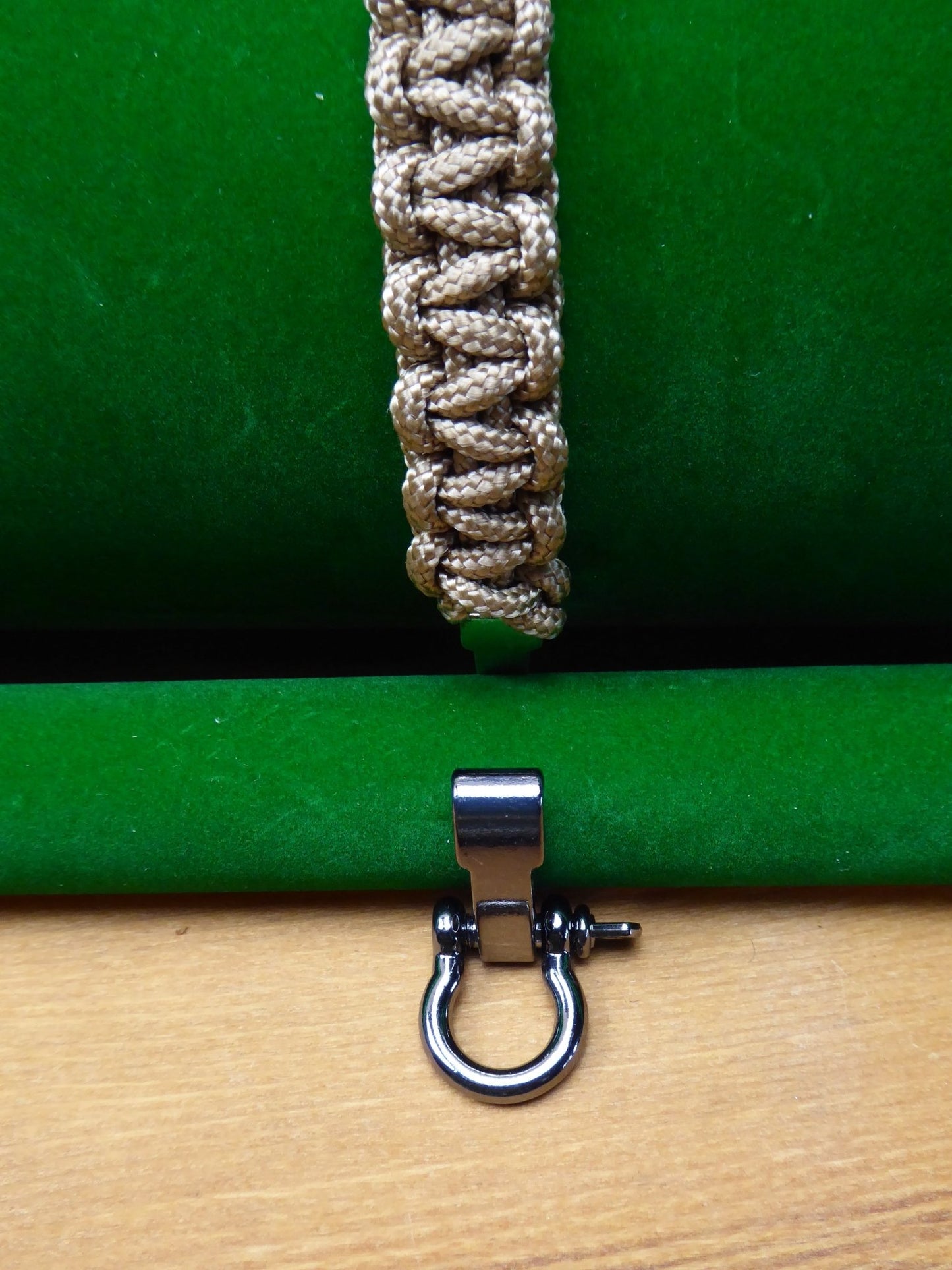 Khaki or Tan Paracord Buckle Bracelet kit Paracord Huggins Attic Gun Metal Buckle   [Huggins attic]
