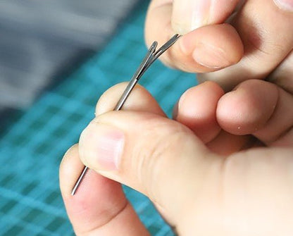 Leather thonging Lacing Needles, specialized Leathercraft tool Huggins Attic    [Huggins attic]