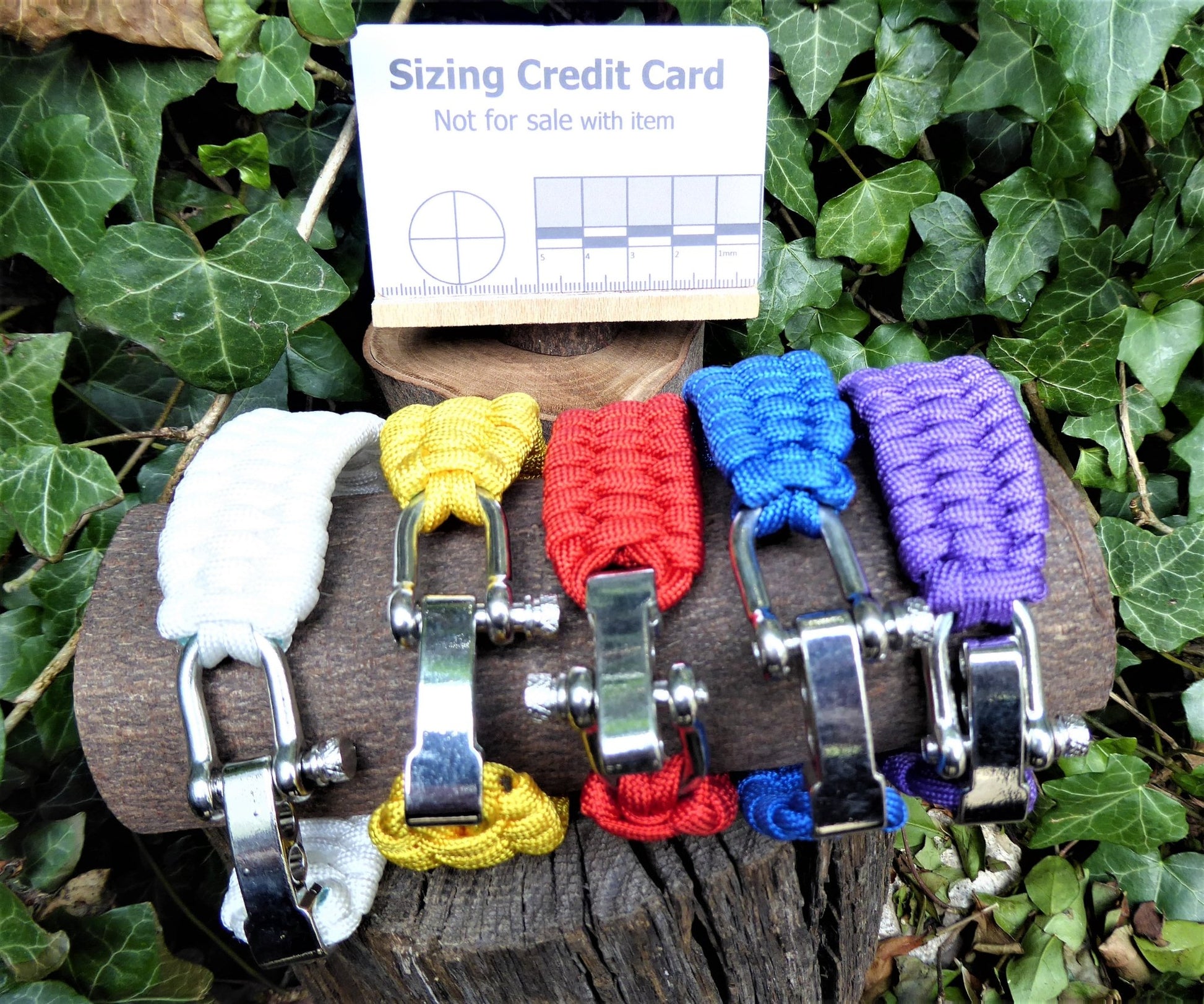 Metal Buckle Paracord Bracelet. Valuable tool in survival situations, as it can be used to make traps, snares, fishing lines, and even a bow drill for starting fires.  Hugginsattic    [Huggins attic]