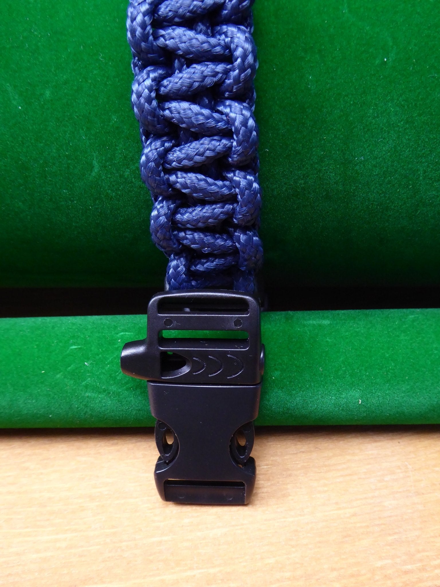 Paracord Buckle Bracelet kits with choice of colours Paracord Huggins Attic Navy Blue Black Plastic whistle Buckle  [Huggins attic]