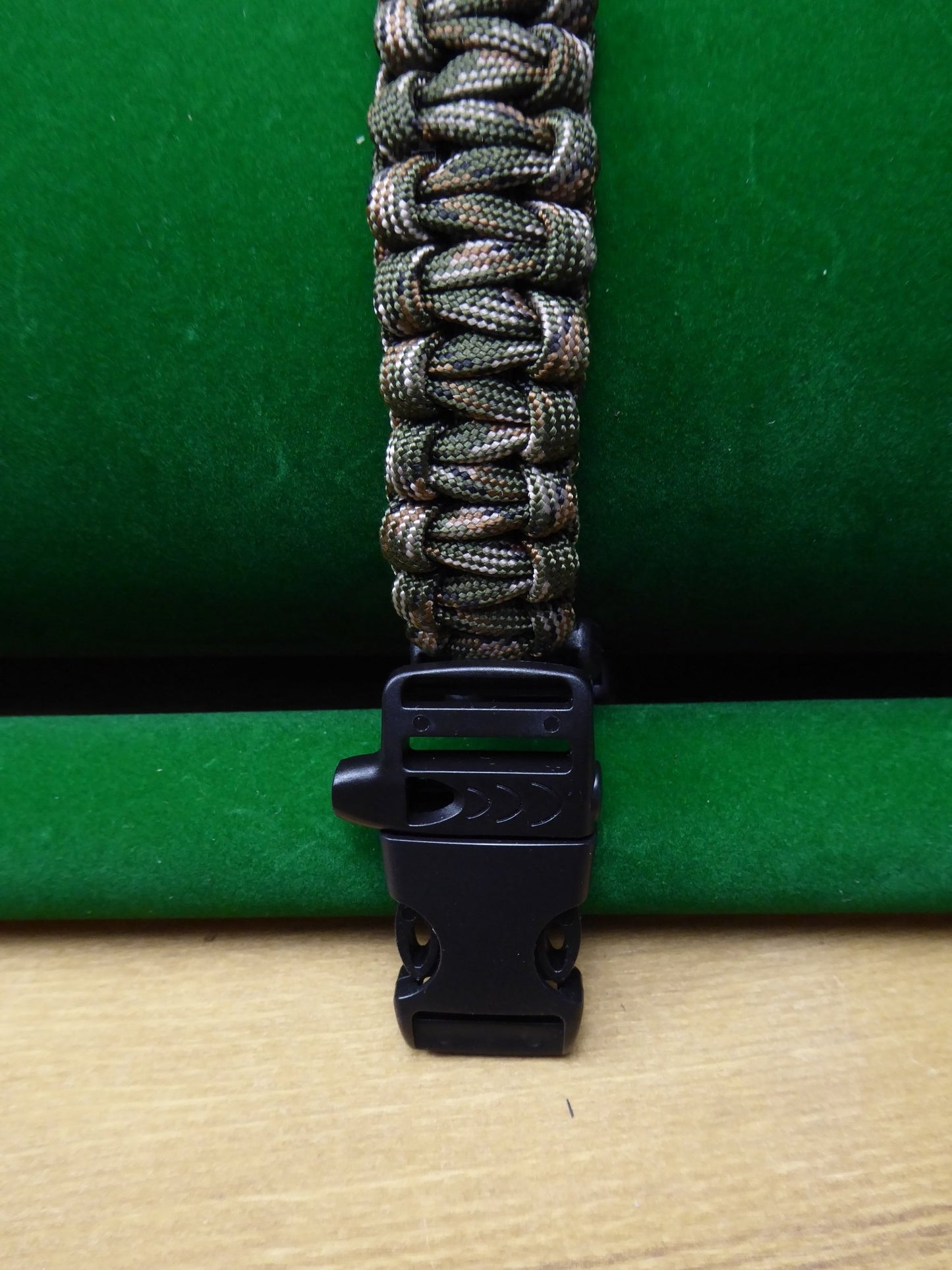 Olive Green Camo Paracord Buckle Bracelet kit Paracord Huggins Attic Black Plastic whistle [Huggins attic]