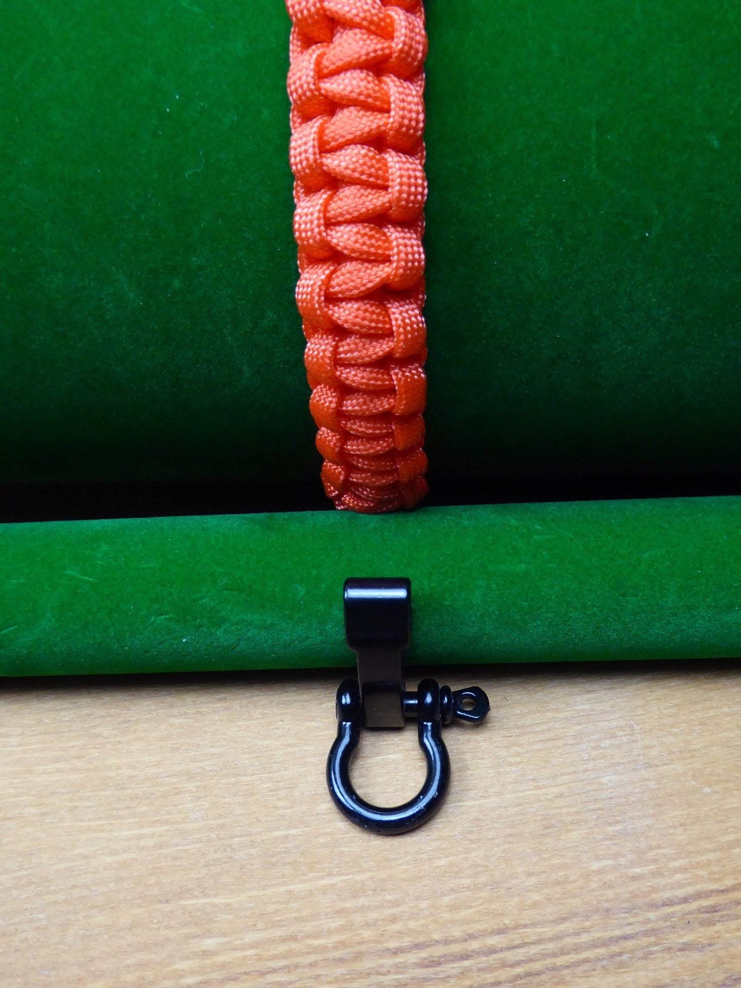 Paracord Buckle Bracelet kits even more colours Paracord Huggins Attic Orange Shiny Black Buckle  [Huggins attic]