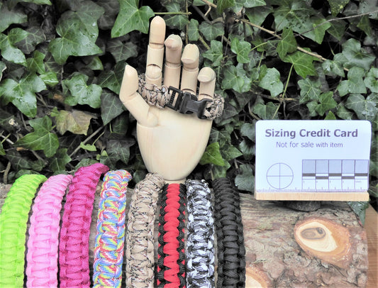 Paracord bracelet 8 colours available EDC emergency uses are numerous Bracelet Huggins Attic    [Huggins attic]