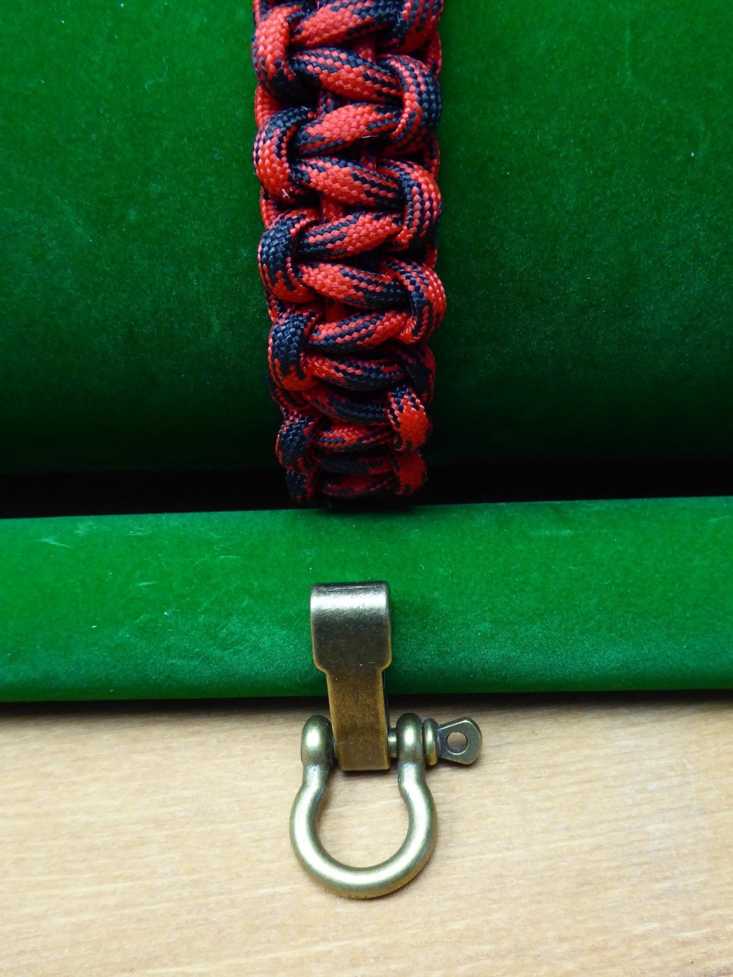 Paracord Buckle Bracelet kits even more colours Paracord Huggins Attic Red & Black Antique Brass Buckle  [Huggins attic]
