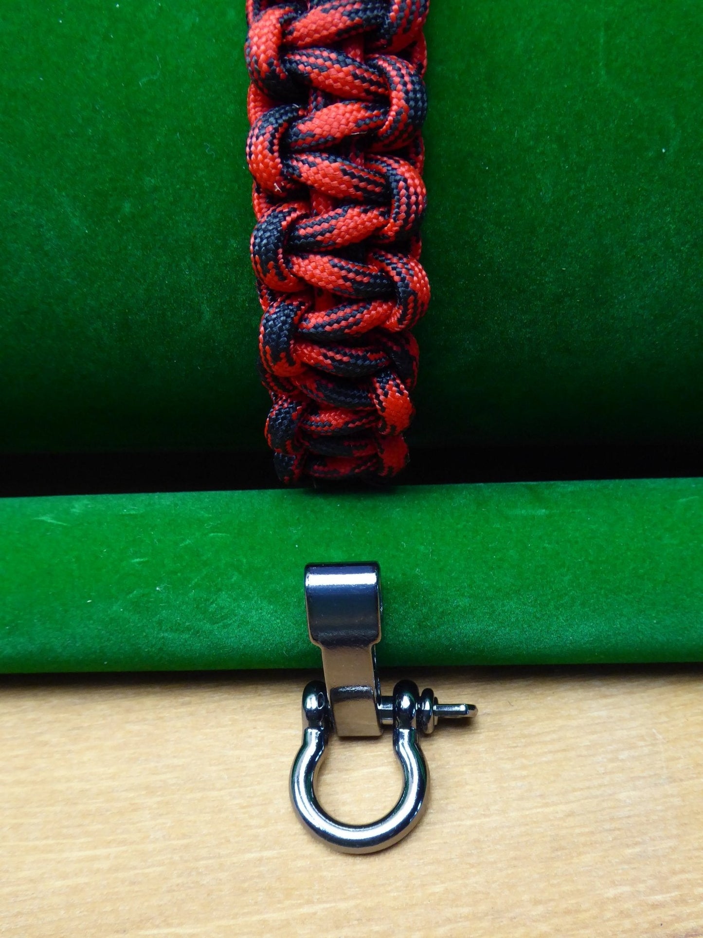 Paracord Buckle Bracelet kits even more colours Paracord Huggins Attic Red & Black Gun Metal Buckle  [Huggins attic]