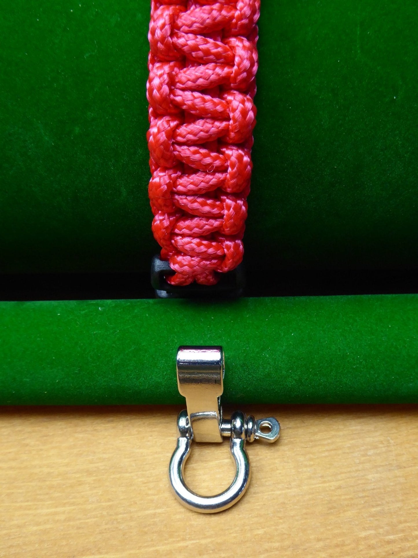 Paracord Buckle Bracelet kits even more colours Paracord Huggins Attic Red or Cerise Silver Look Metal Buckle  [Huggins attic]