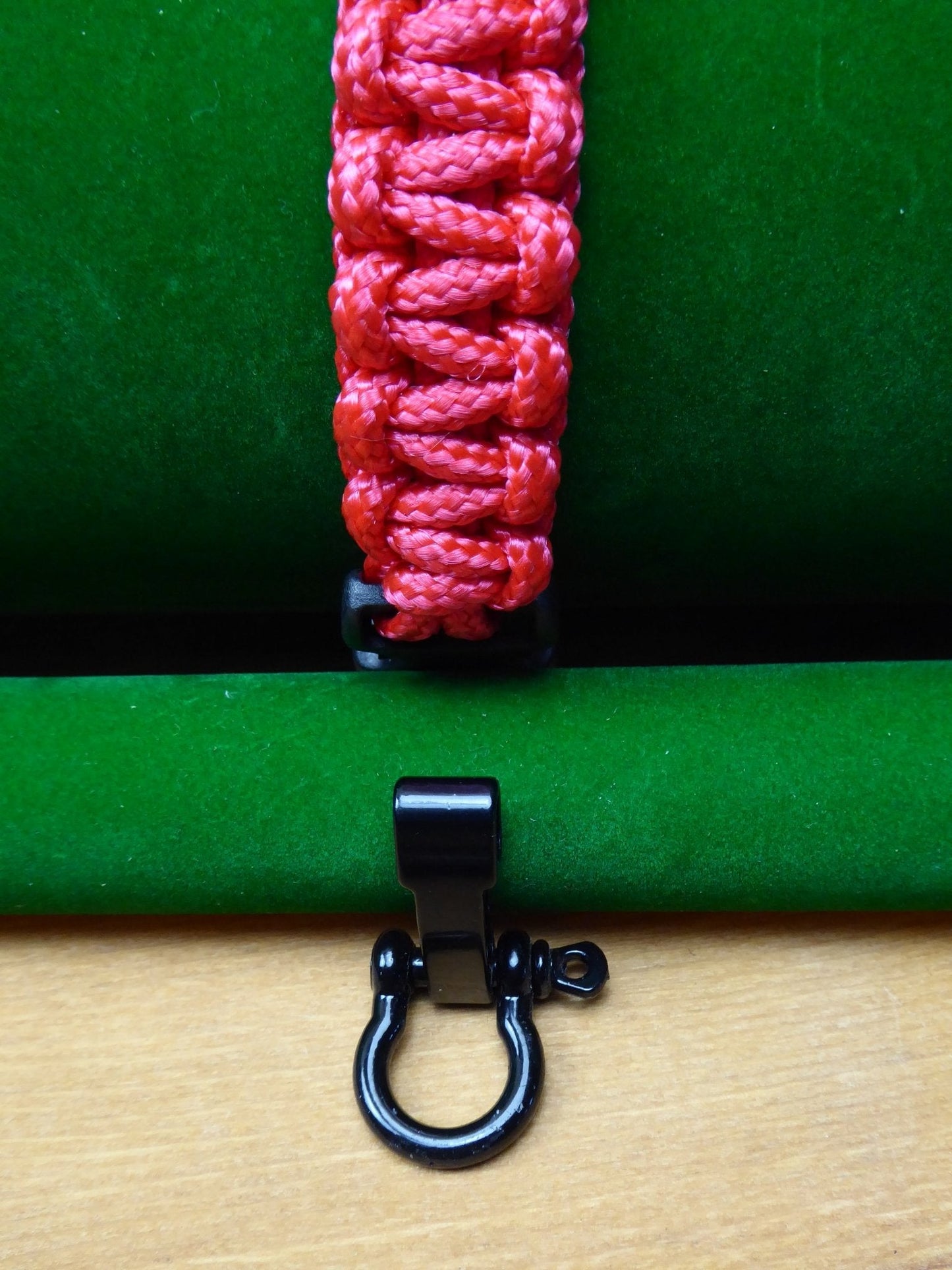 Paracord Buckle Bracelet kits even more colours Paracord Huggins Attic Red or Cerise Shiny Black Buckle  [Huggins attic]