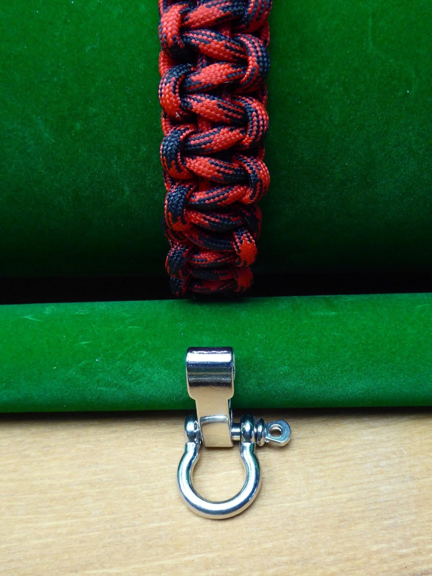 Paracord Buckle Bracelet kits even more colours Paracord Huggins Attic Red & Black Silver Look Metal Buckle  [Huggins attic]