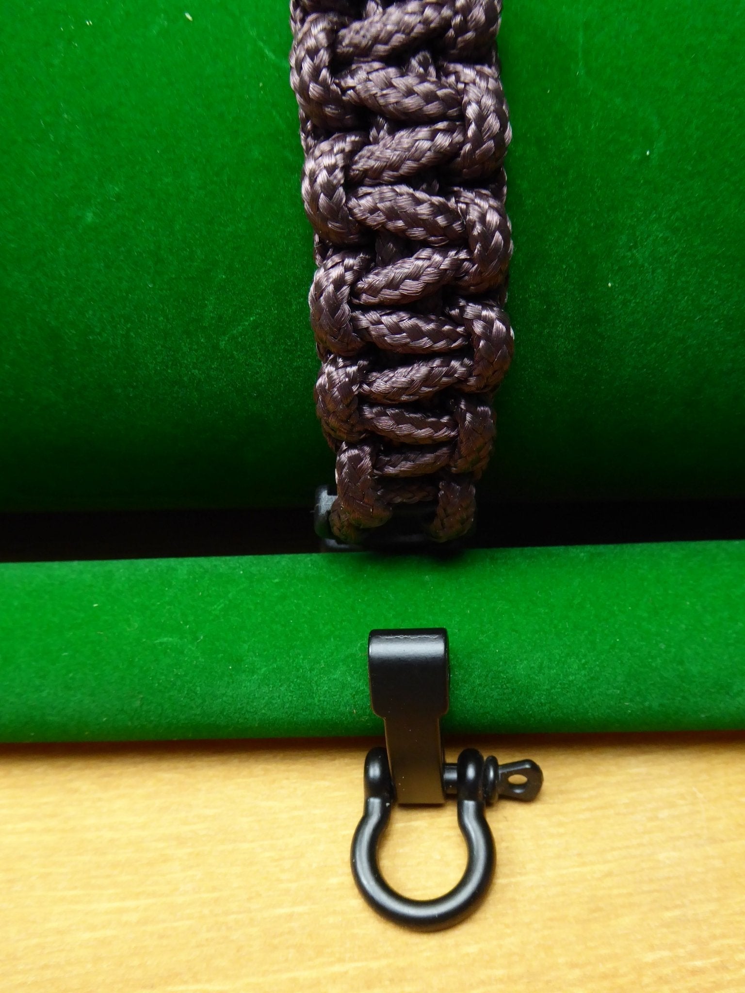 Paracord Buckle Bracelet kits choice of colours Paracord Huggins Attic    [Huggins attic]