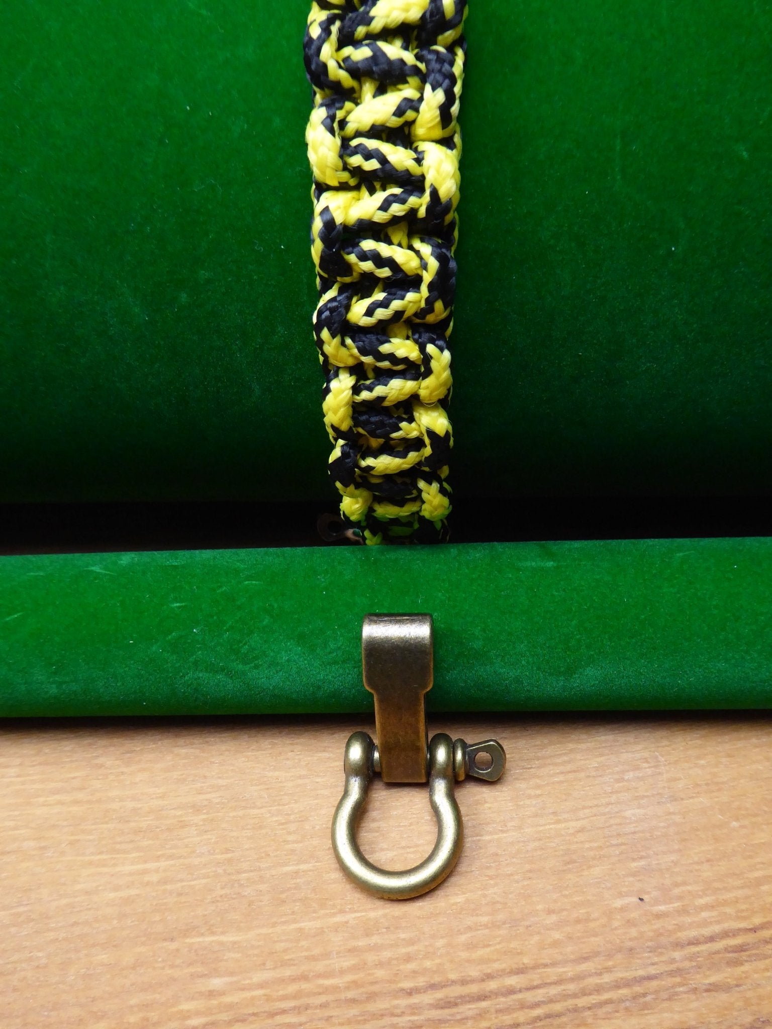 Paracord Buckle Bracelet kits choice of colours Paracord Huggins Attic    [Huggins attic]