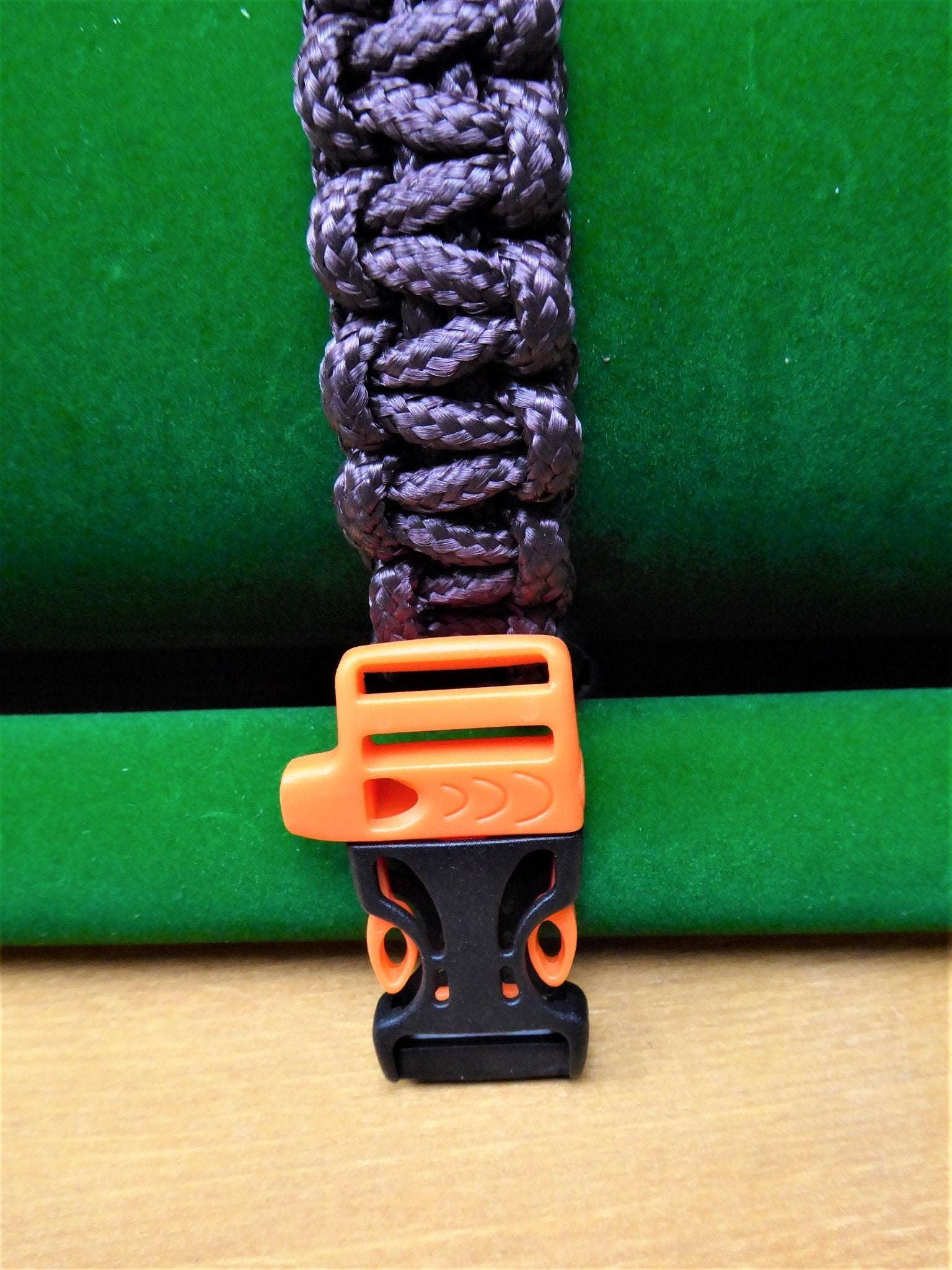 Paracord Buckle Bracelet kits choice of colours Paracord Huggins Attic    [Huggins attic]