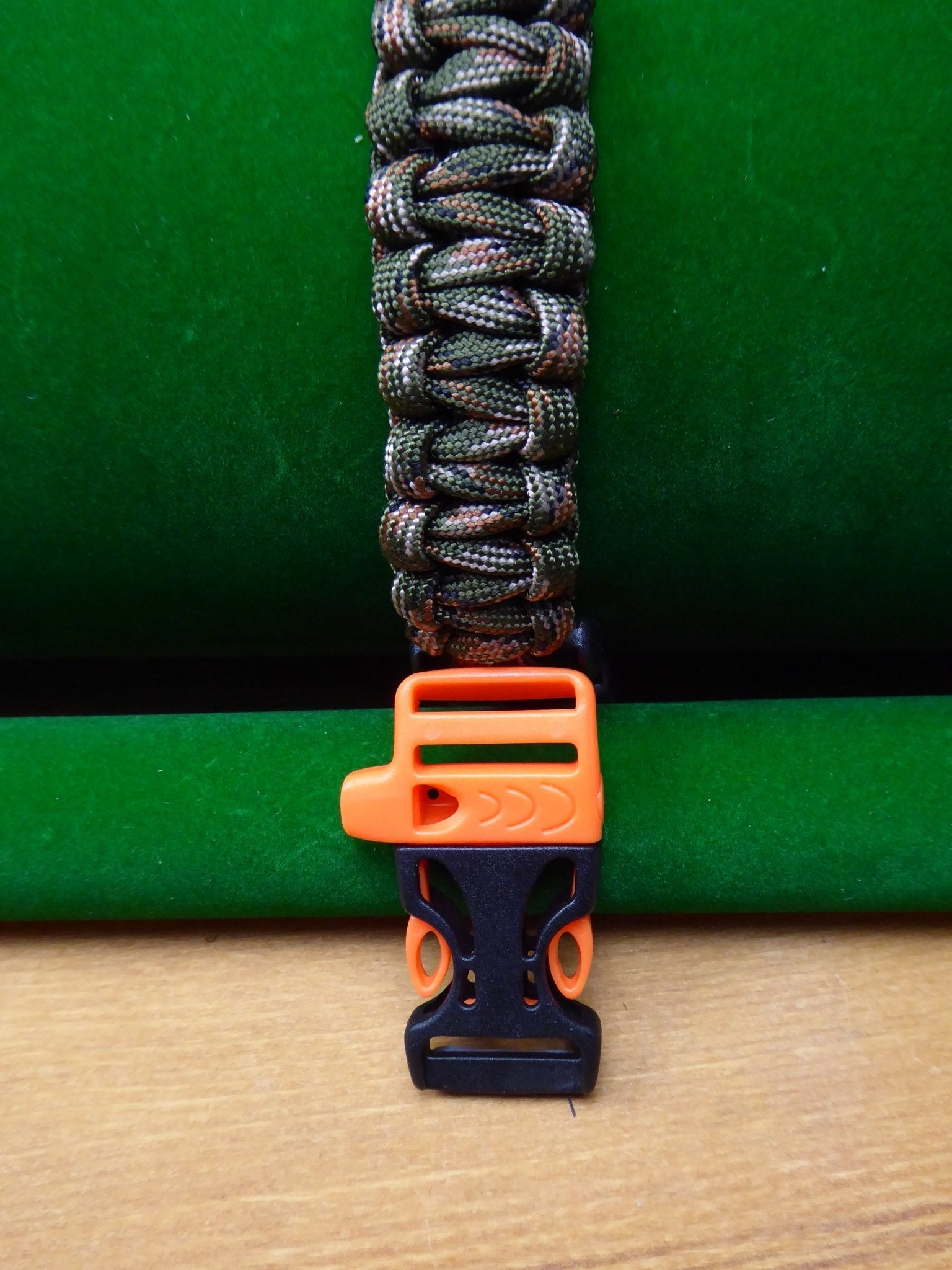 Paracord Buckle Bracelet kits choice of colours Paracord Huggins Attic    [Huggins attic]