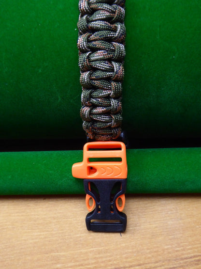 Paracord Buckle Bracelet kits choice of colours Paracord Huggins Attic    [Huggins attic]