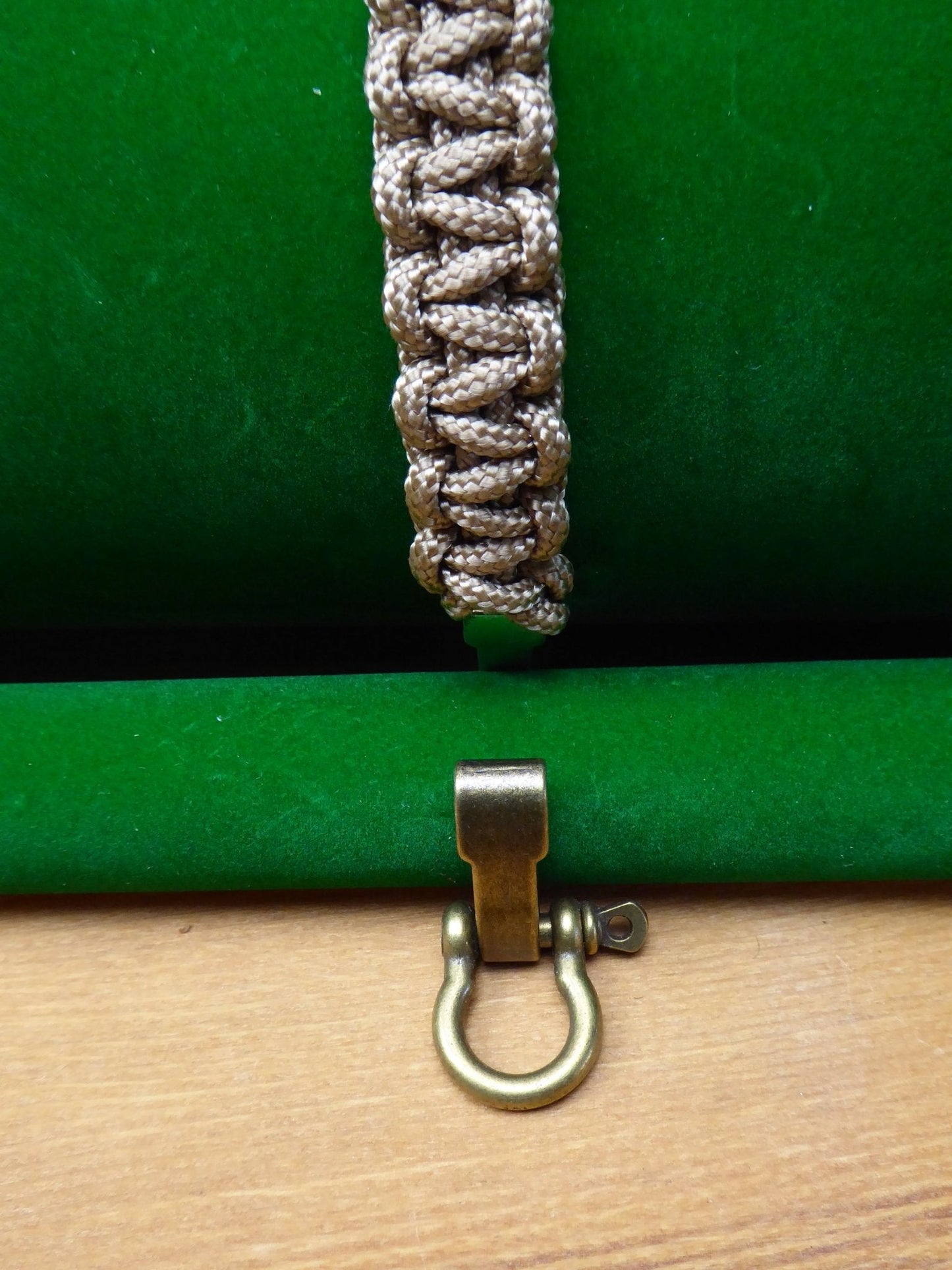Paracord Buckle Bracelet kits choice of colours Paracord Huggins Attic    [Huggins attic]
