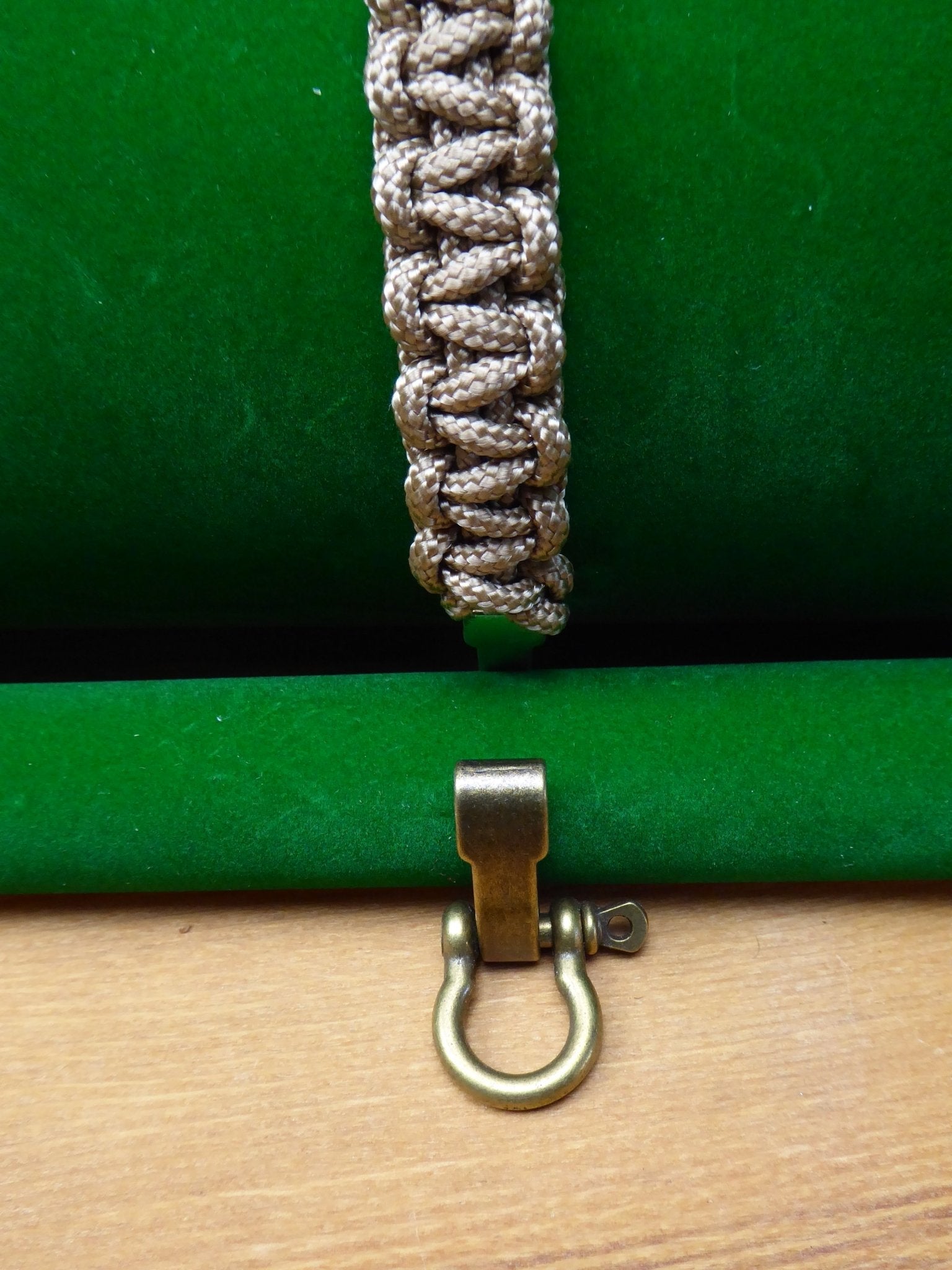 Paracord Buckle Bracelet kits choice of colours Paracord Huggins Attic    [Huggins attic]