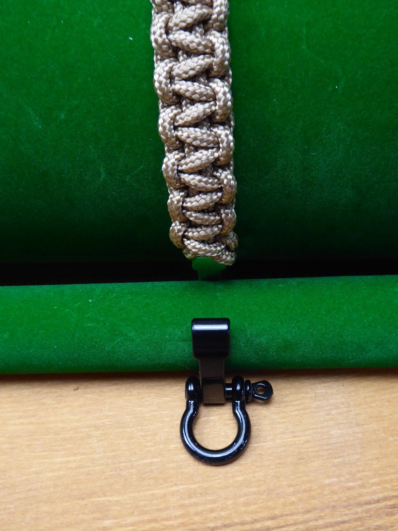 Paracord Buckle Bracelet kits choice of colours Paracord Huggins Attic    [Huggins attic]