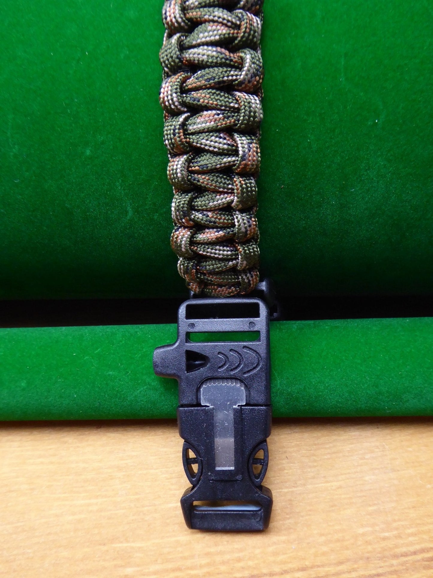 Paracord Buckle Bracelet kits choice of colours Paracord Huggins Attic    [Huggins attic]