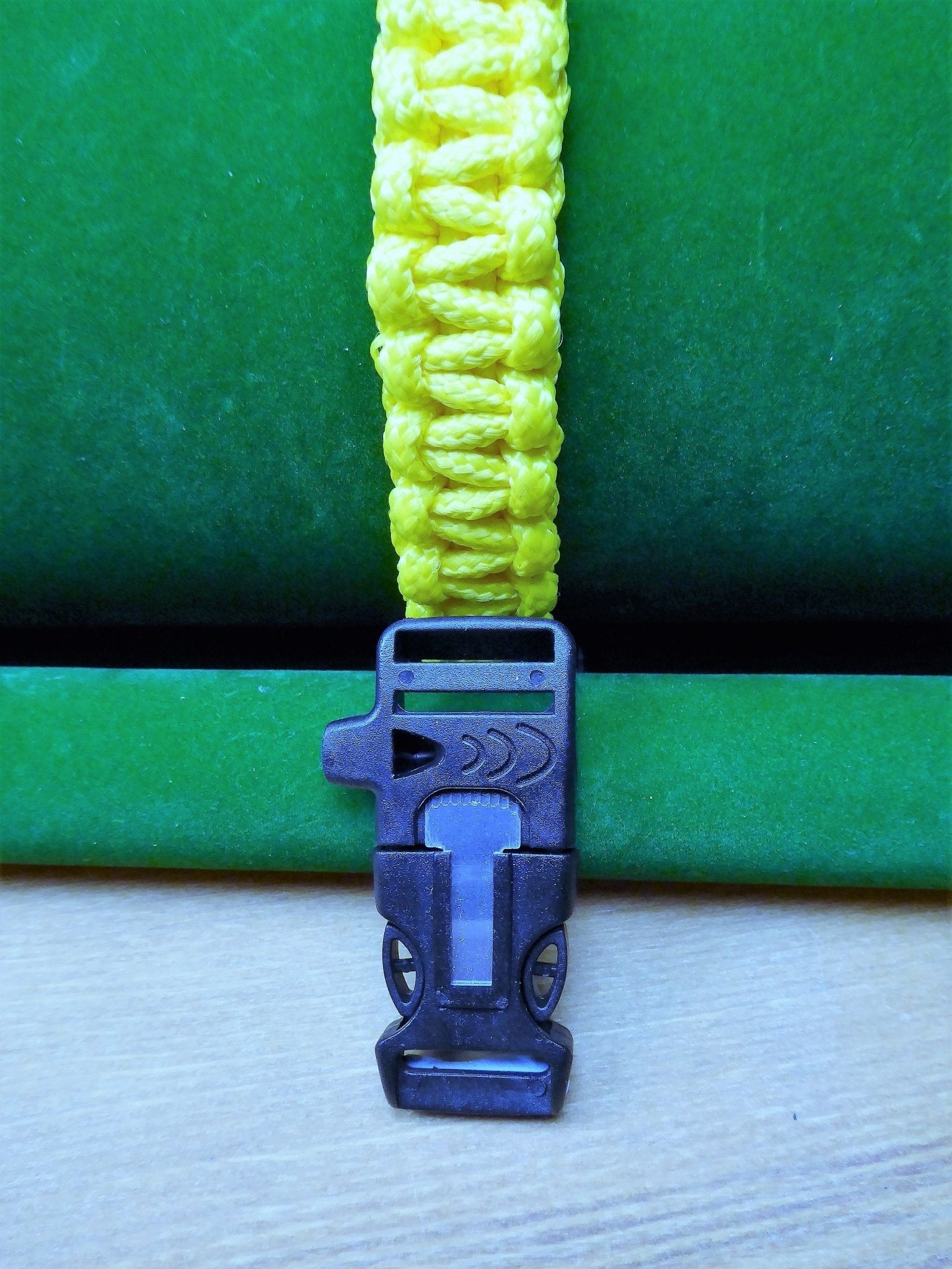 Paracord Buckle Bracelet kits choice of colours Paracord Huggins Attic    [Huggins attic]