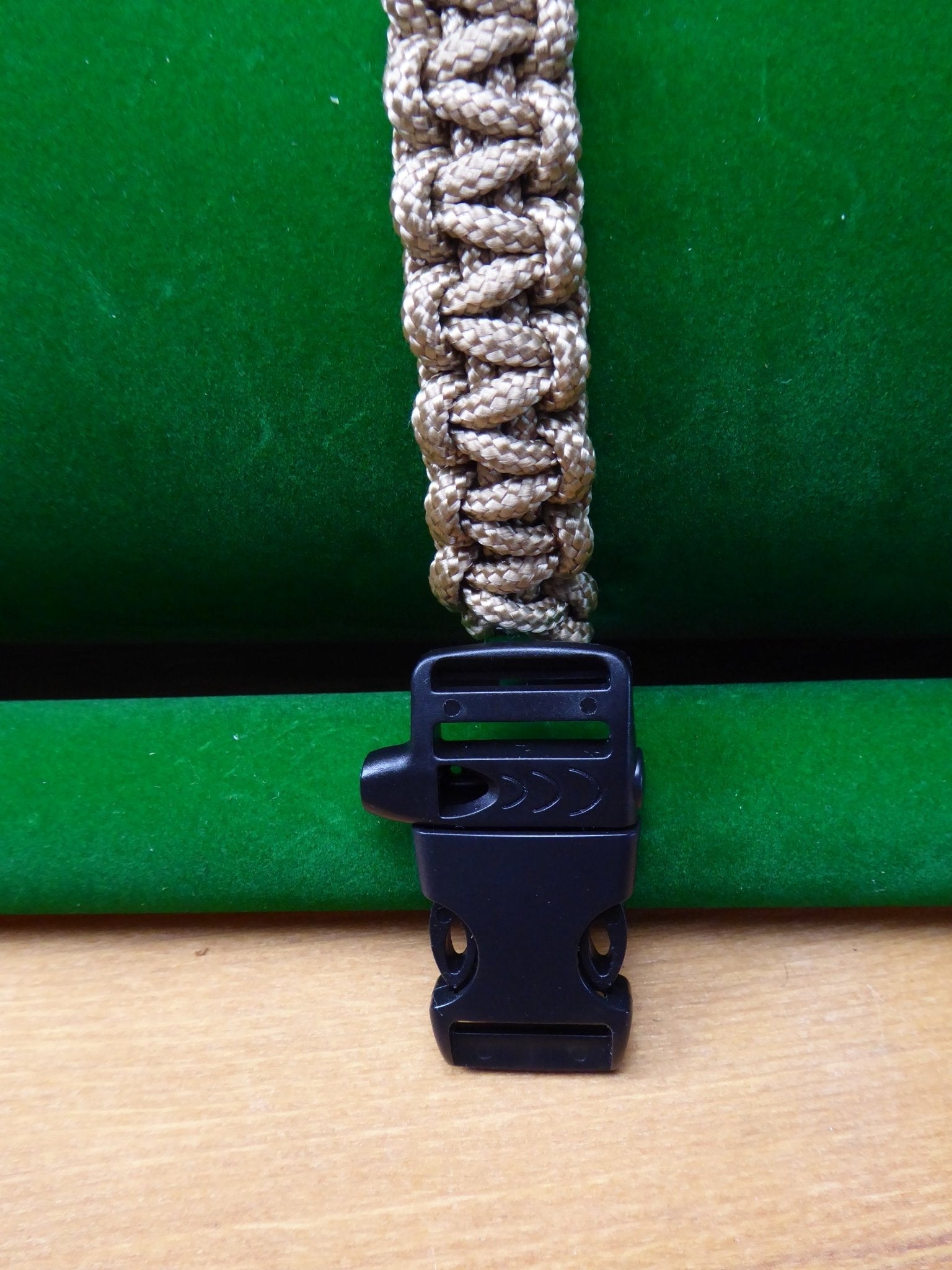 Paracord Buckle Bracelet kits choice of colours Paracord Huggins Attic    [Huggins attic]