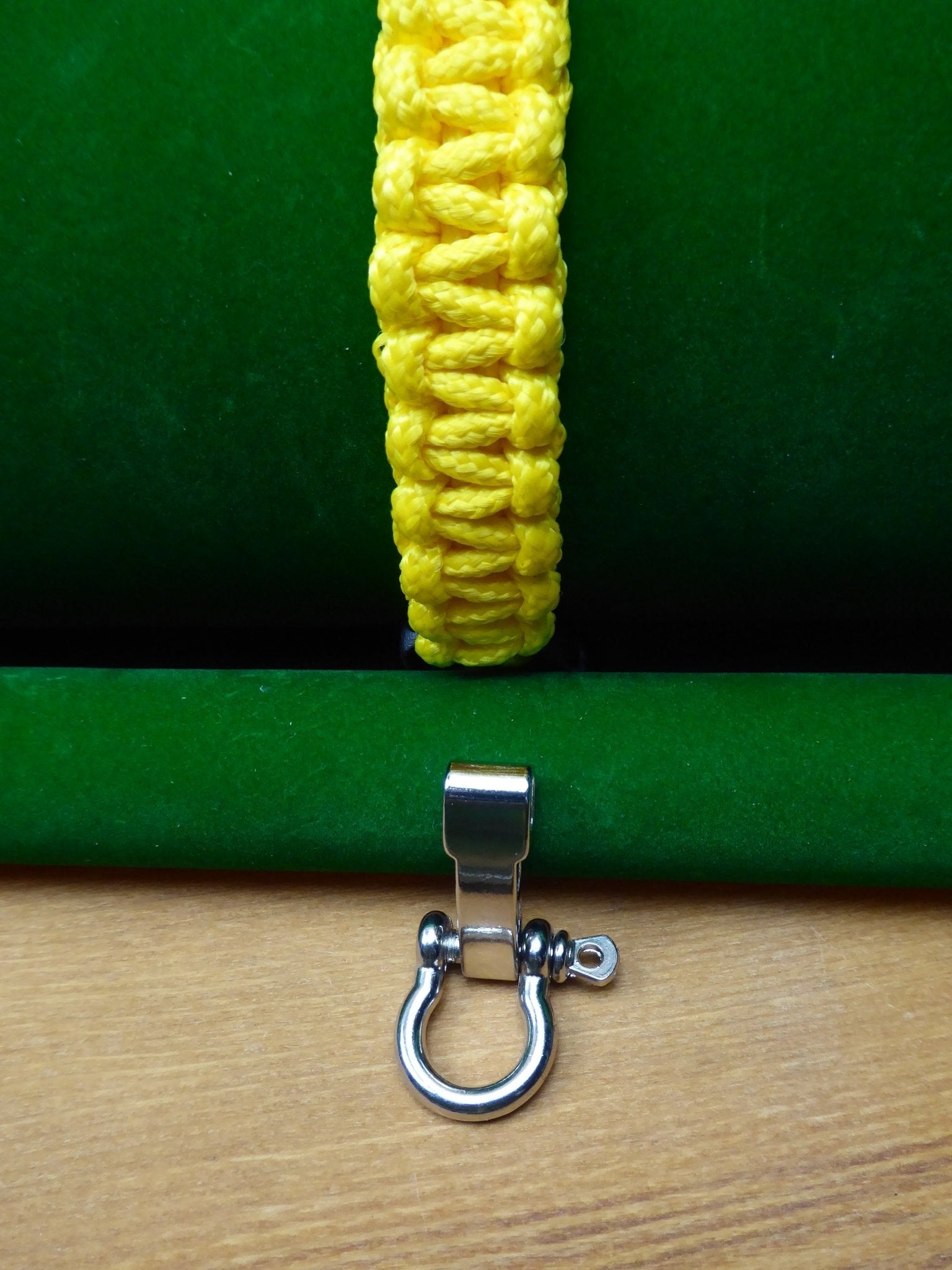 Paracord Buckle Bracelet kits choice of colours Paracord Huggins Attic    [Huggins attic]