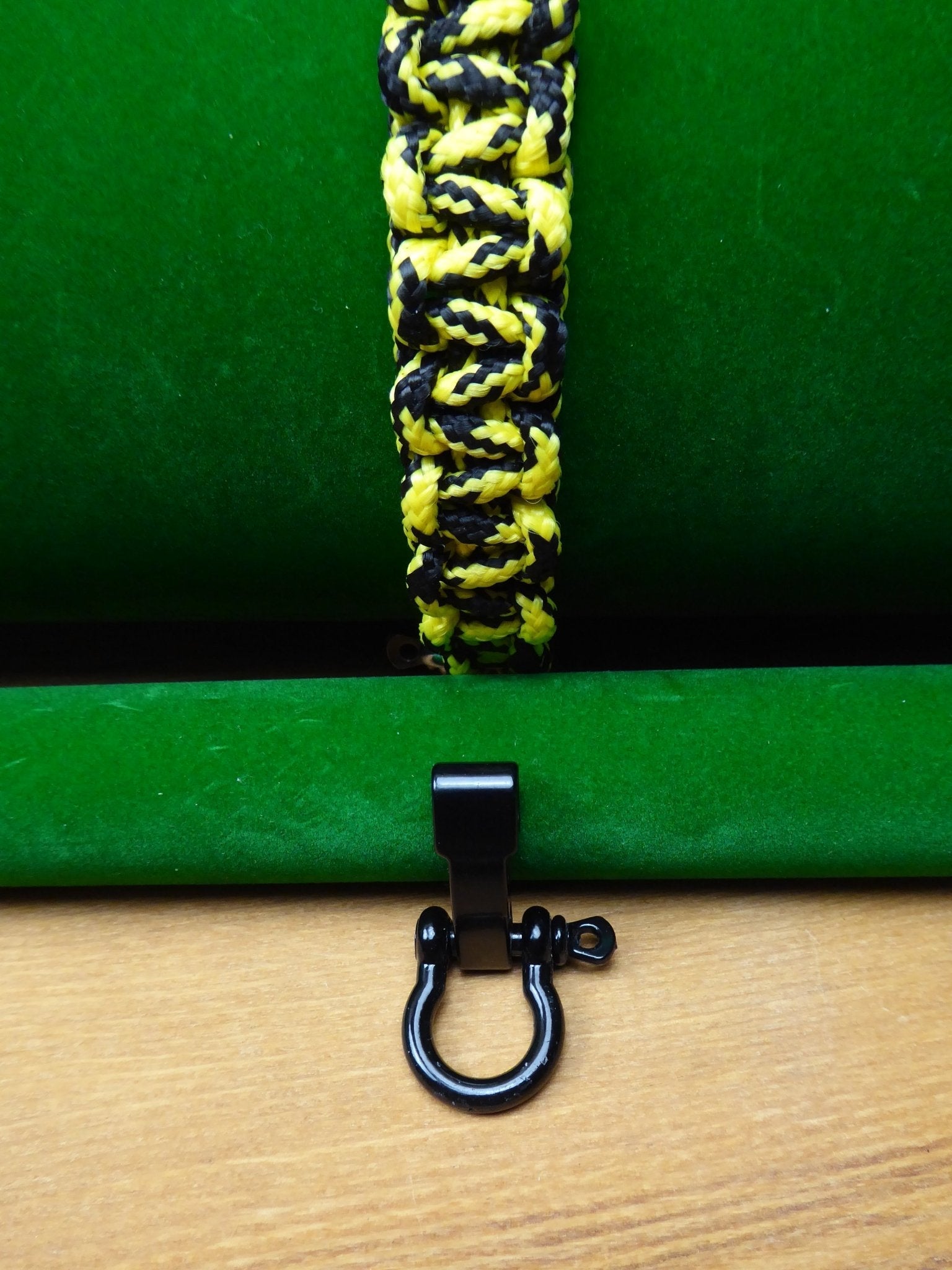 Paracord Buckle Bracelet kits choice of colours Paracord Huggins Attic    [Huggins attic]
