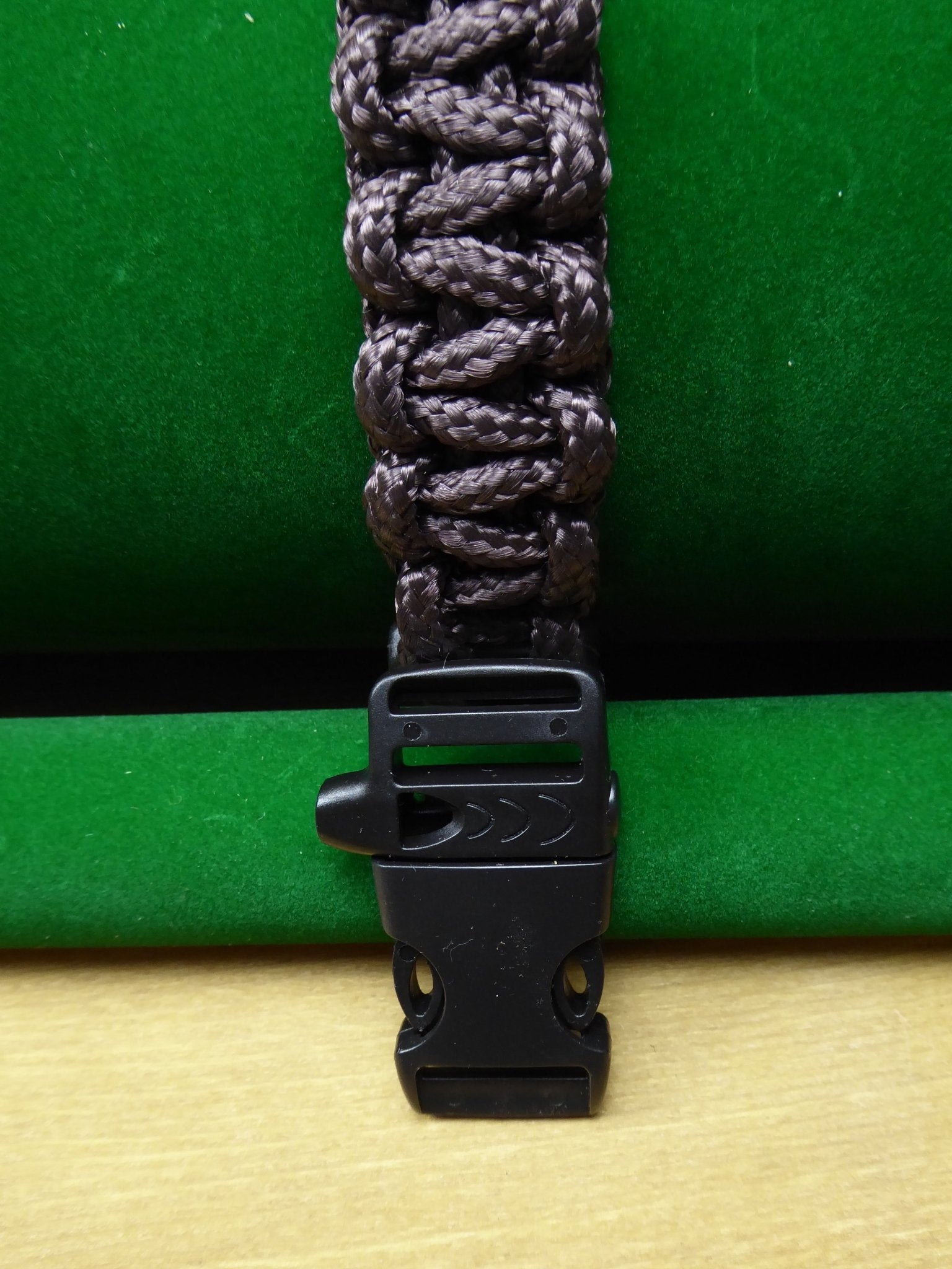 Paracord Buckle Bracelet kits choice of colours Paracord Huggins Attic    [Huggins attic]