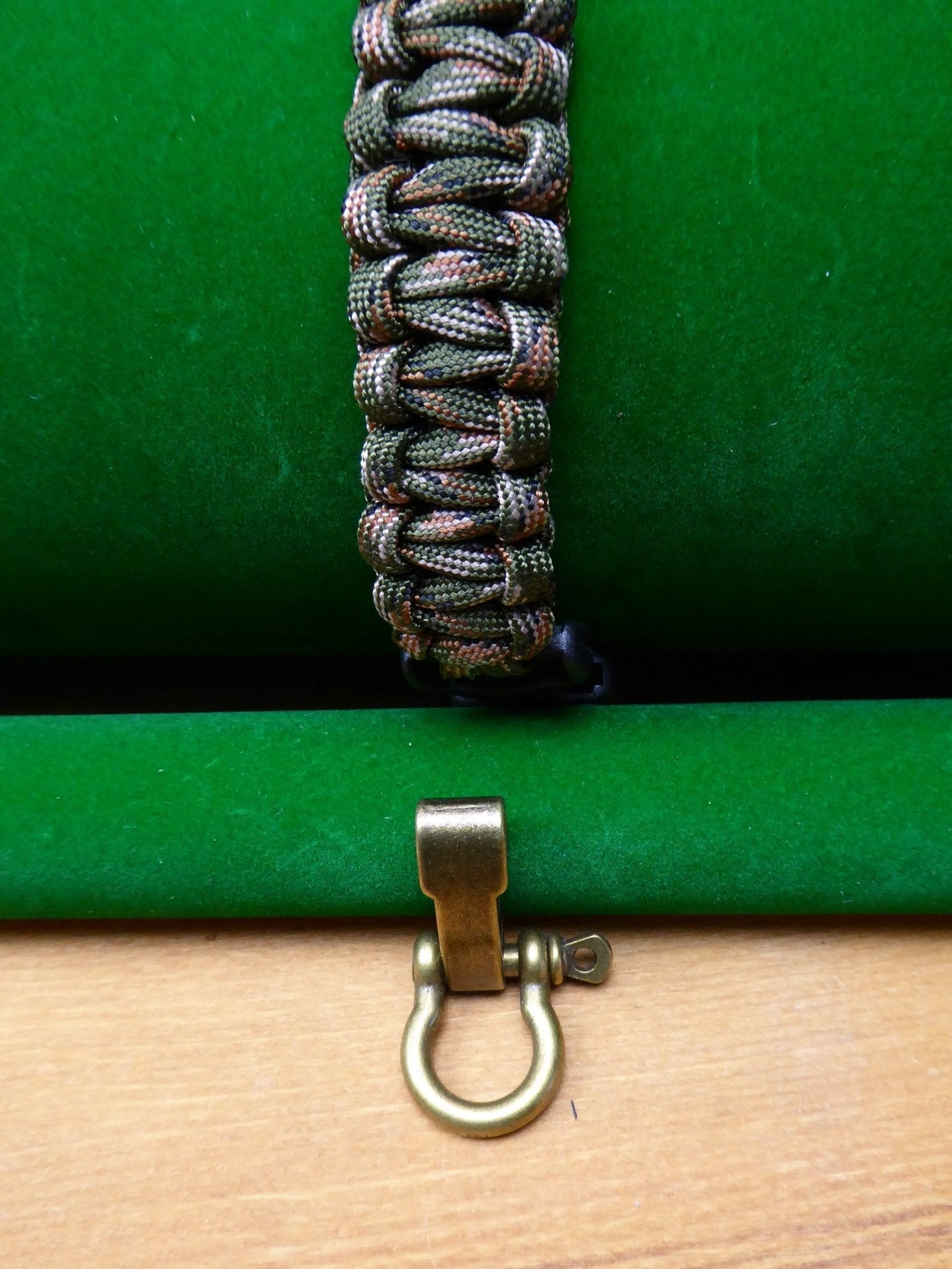 Paracord Buckle Bracelet kits choice of colours Paracord Huggins Attic    [Huggins attic]