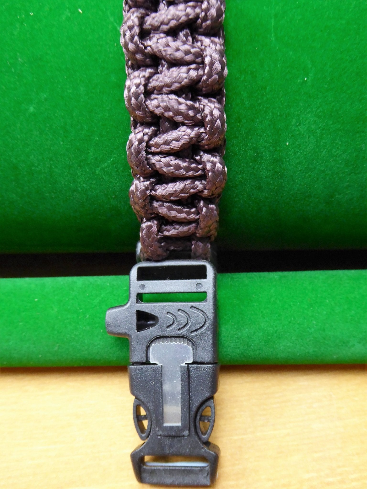Paracord Buckle Bracelet kits choice of colours Paracord Huggins Attic    [Huggins attic]