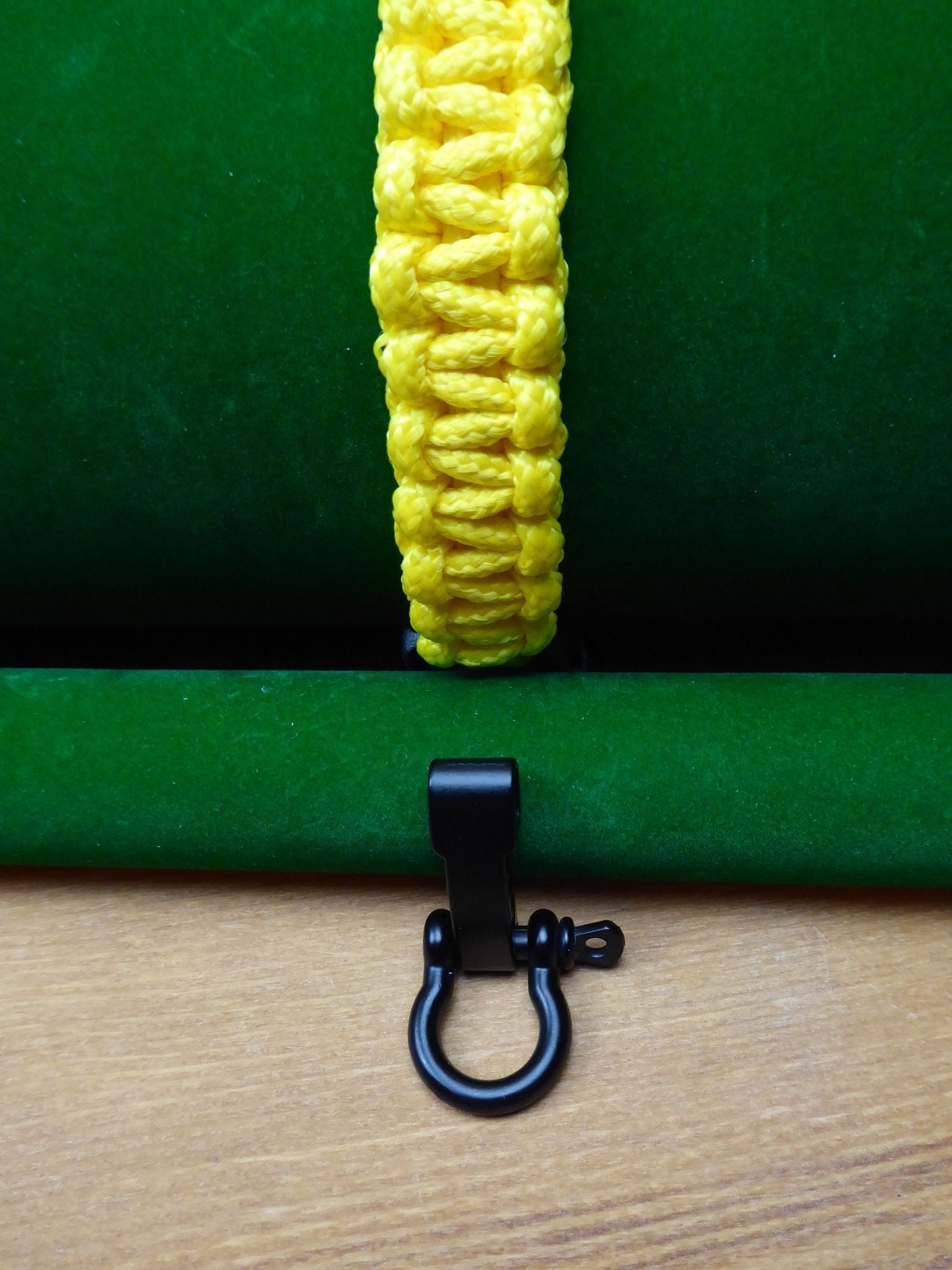 Paracord Buckle Bracelet kits choice of colours Paracord Huggins Attic    [Huggins attic]