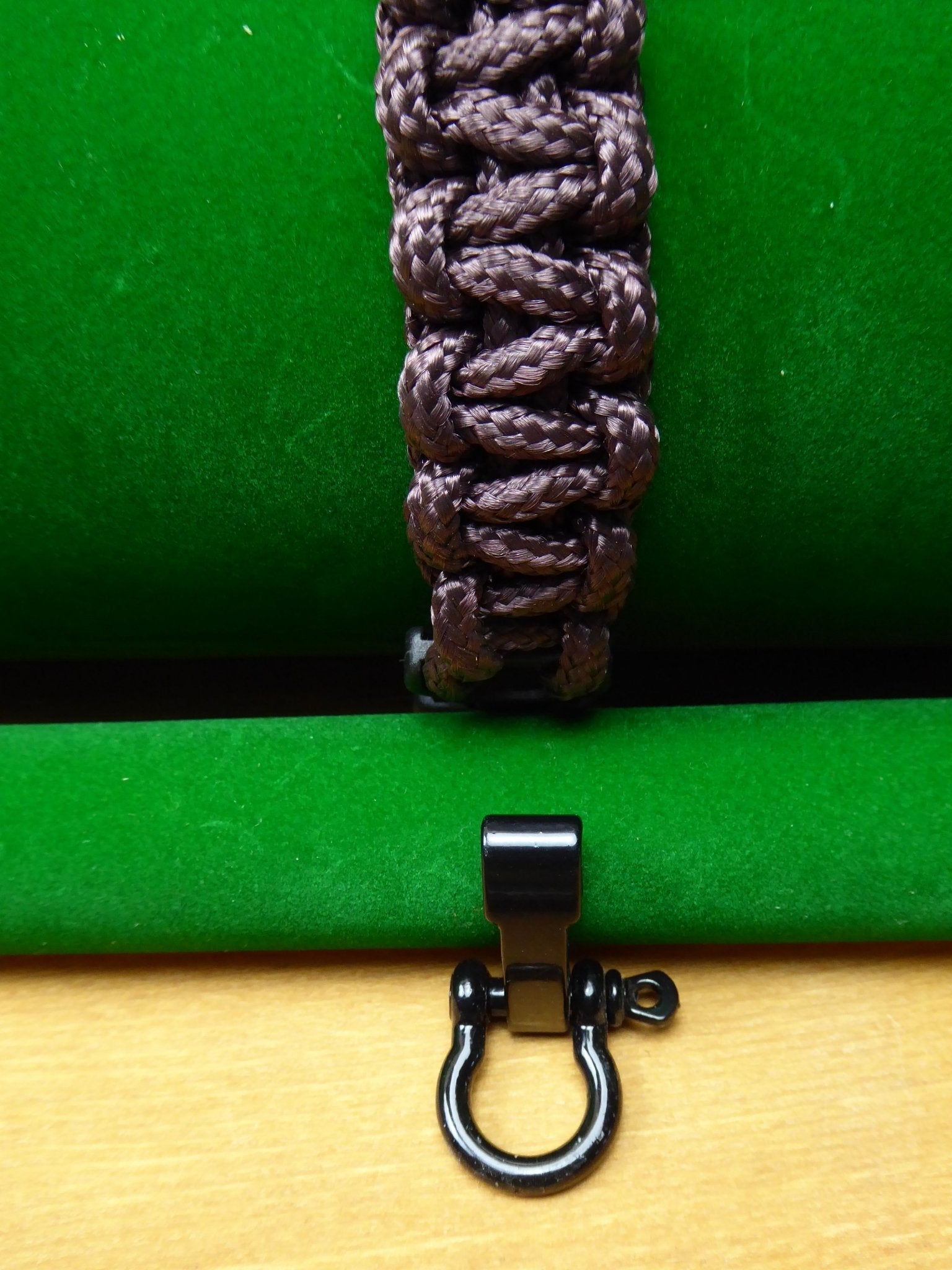 Paracord Buckle Bracelet kits choice of colours Paracord Huggins Attic    [Huggins attic]