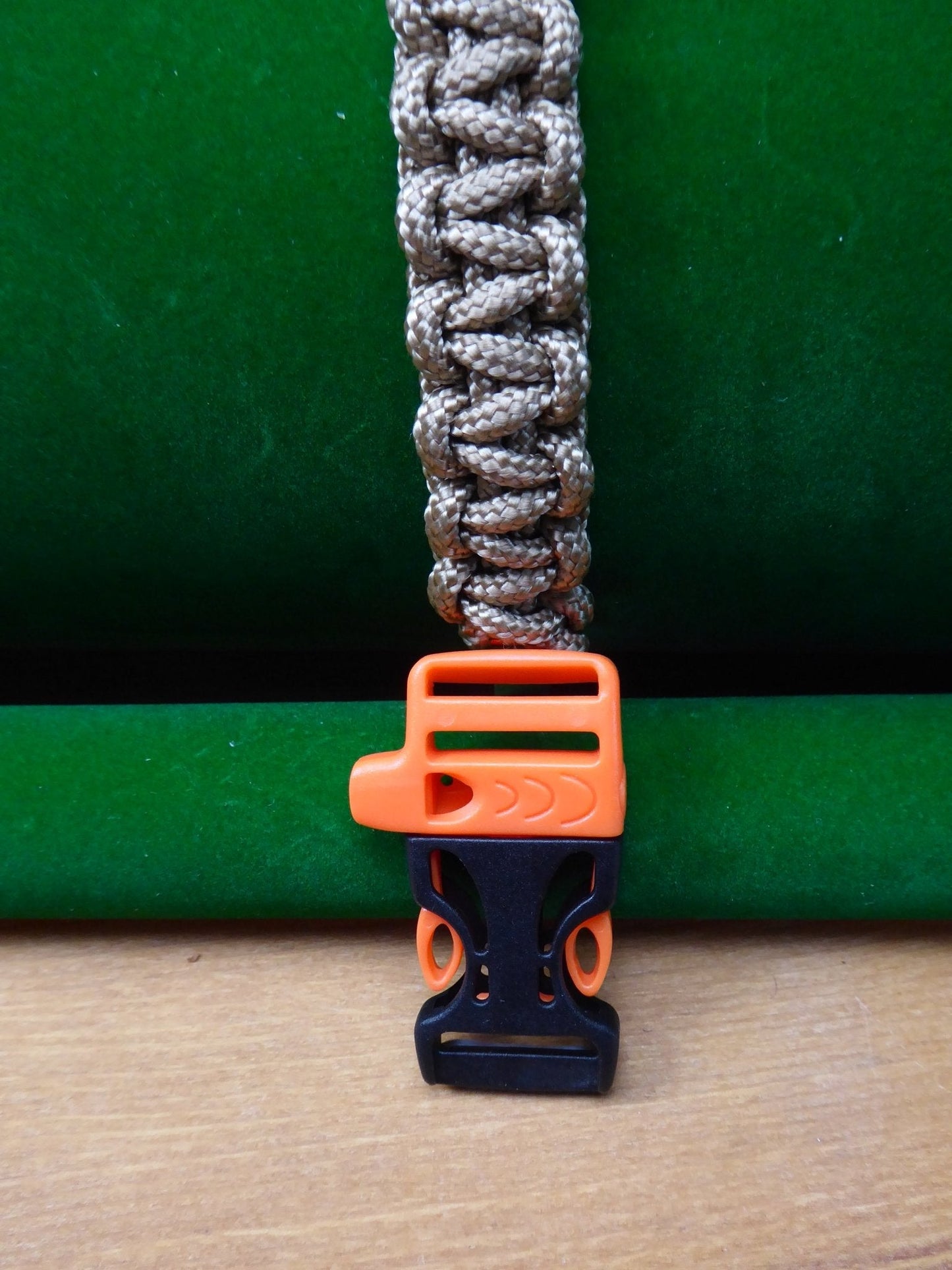 Paracord Buckle Bracelet kits choice of colours Paracord Huggins Attic    [Huggins attic]